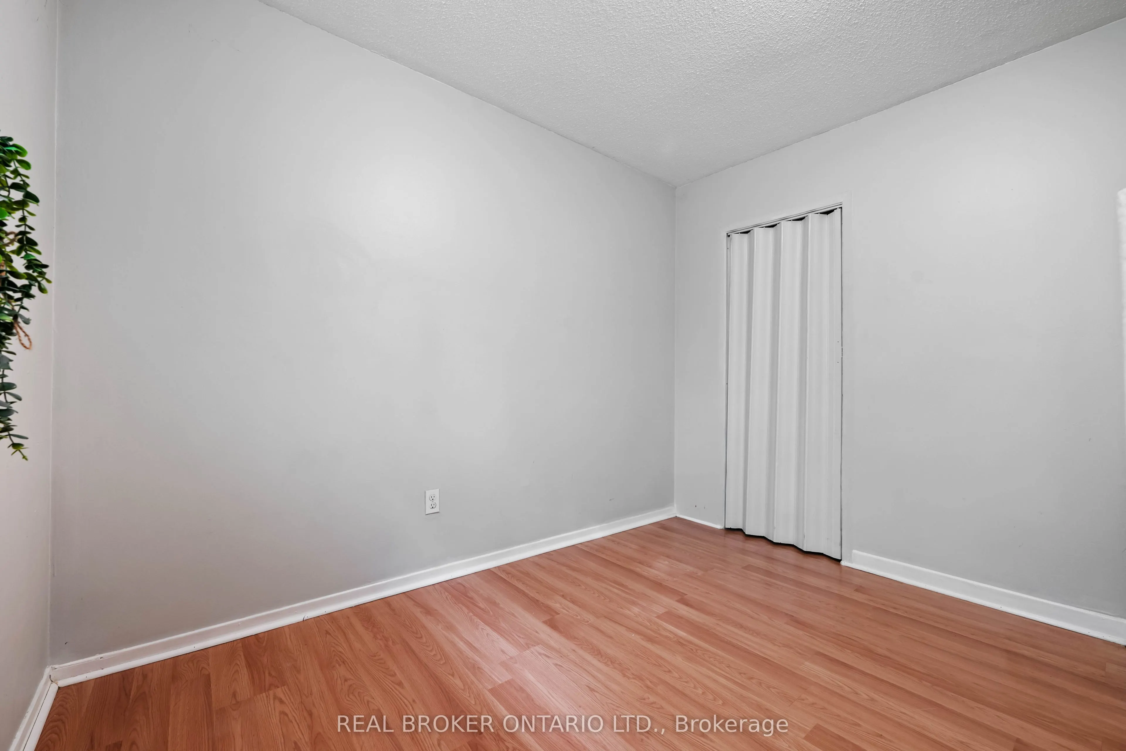 28 Hillside Drive