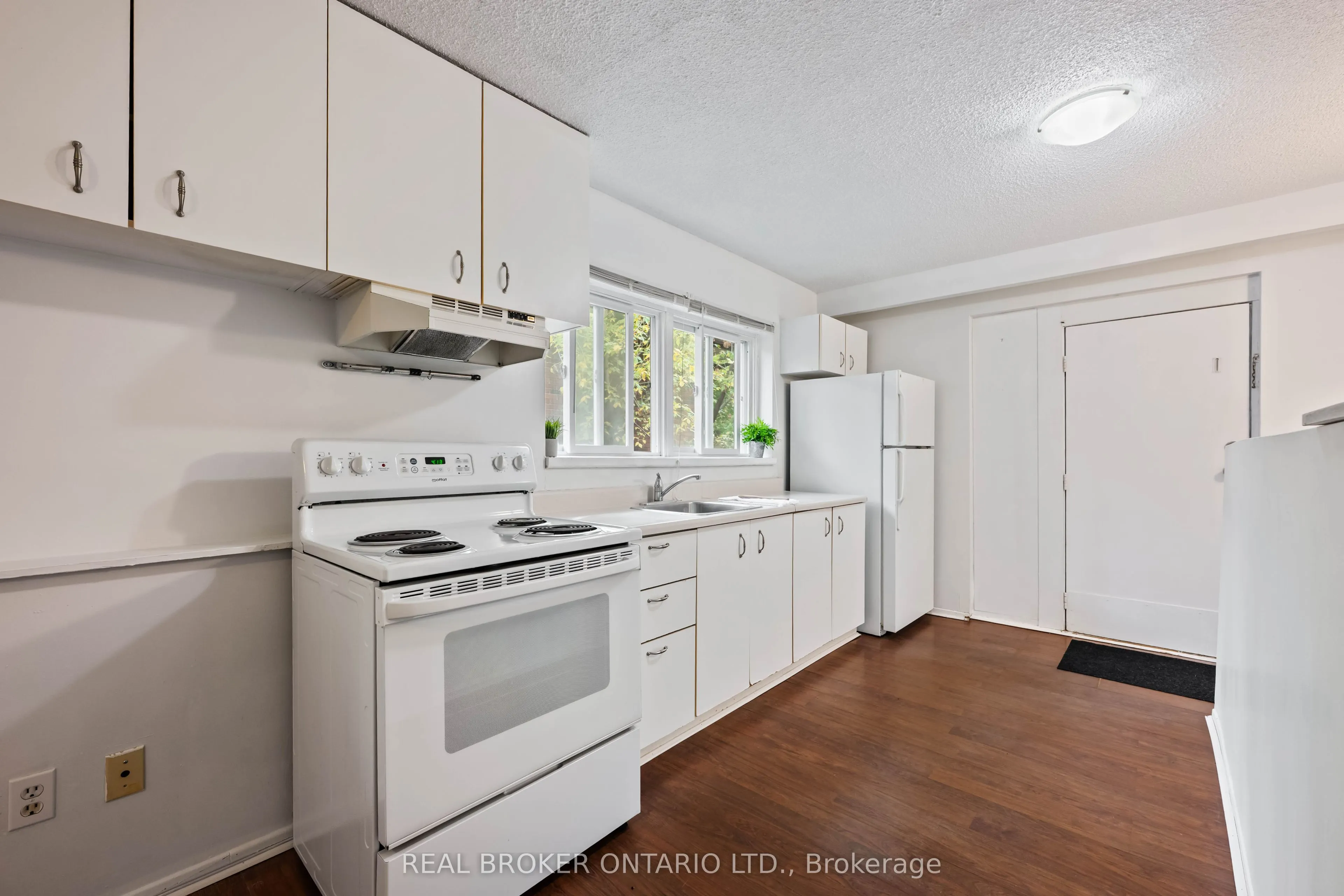 28 Hillside Drive