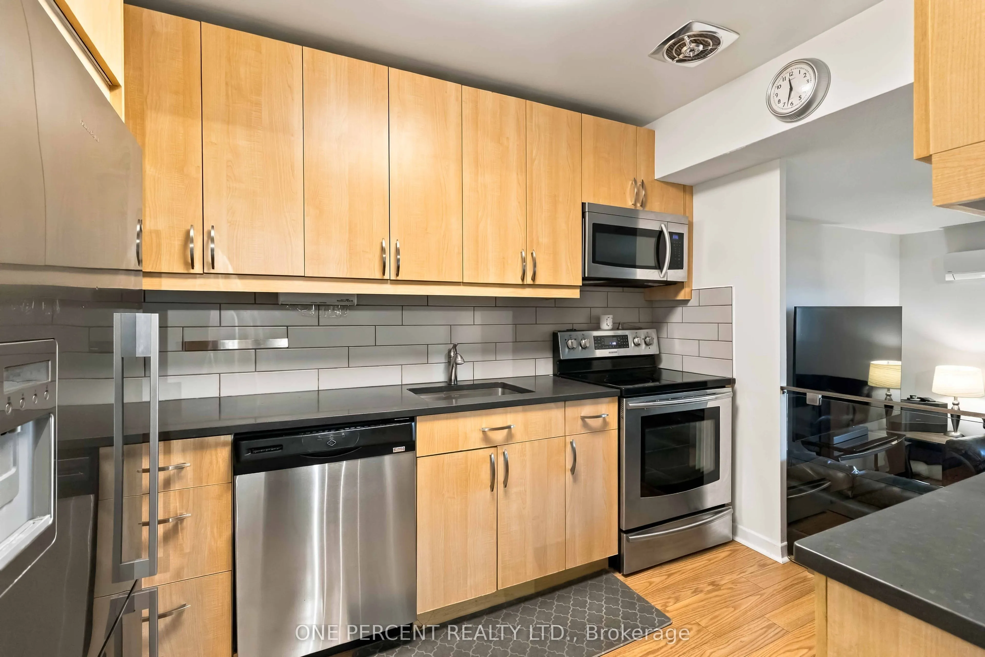 15 Elizabeth Street N #904