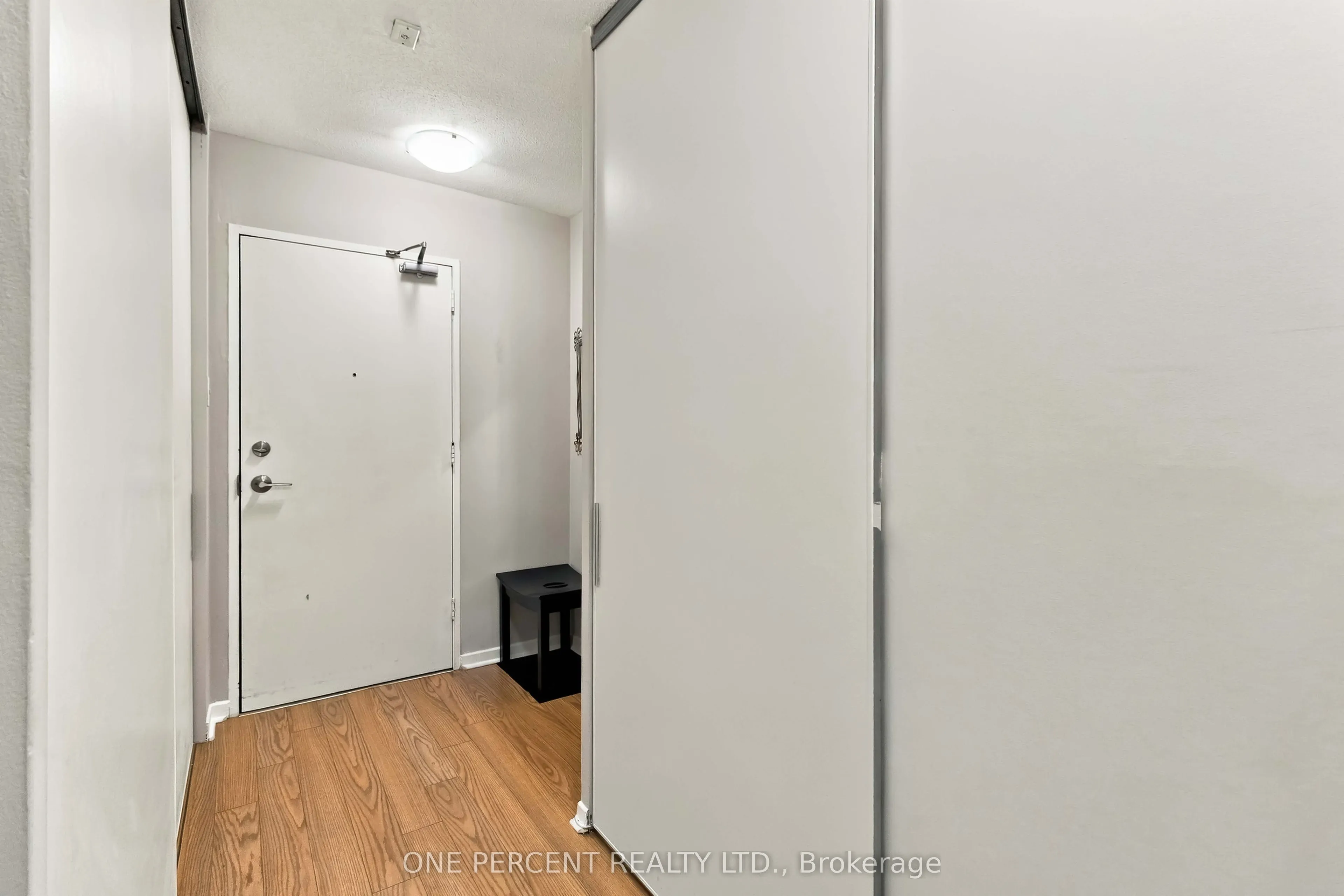 15 Elizabeth Street N #904