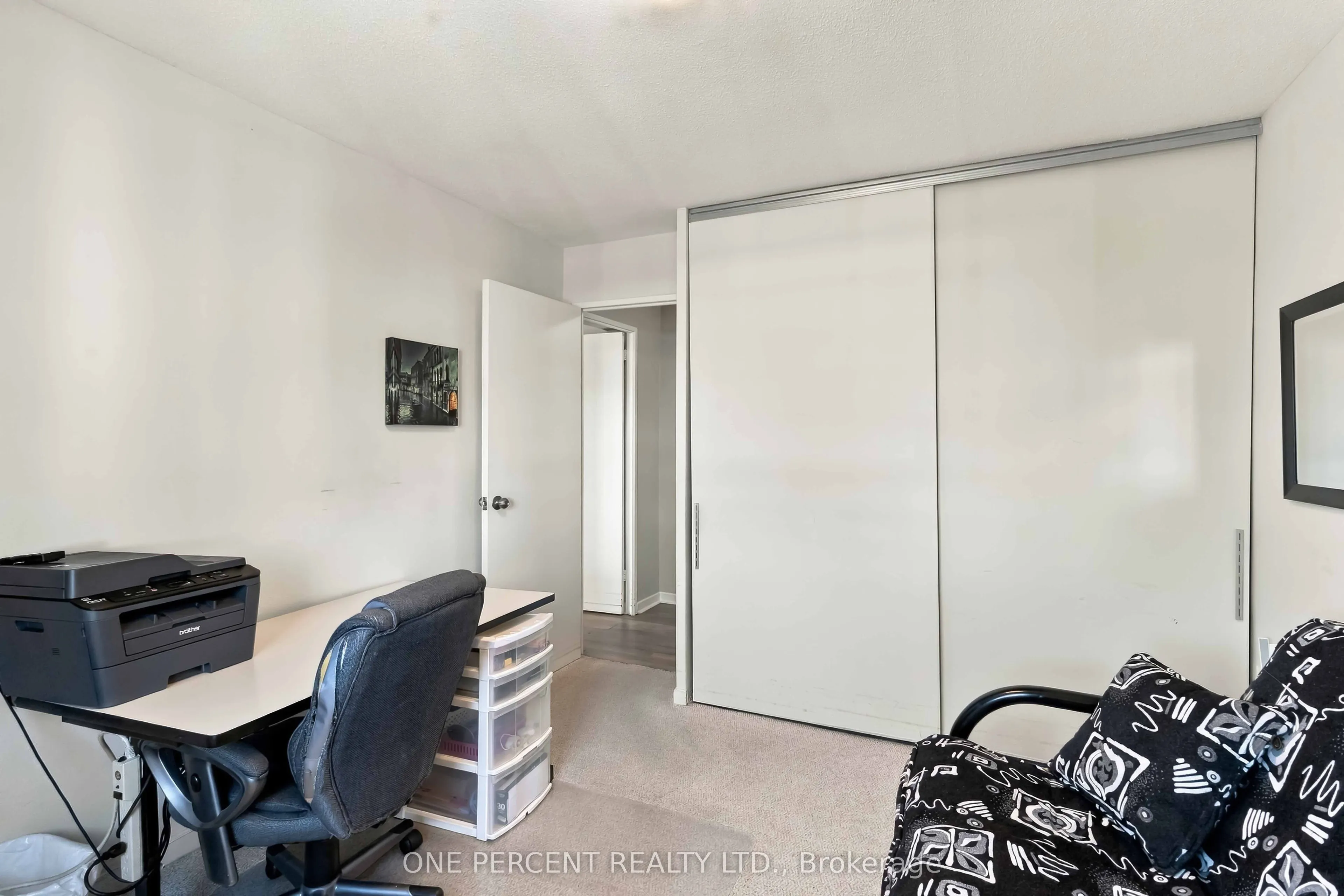 15 Elizabeth Street N #904