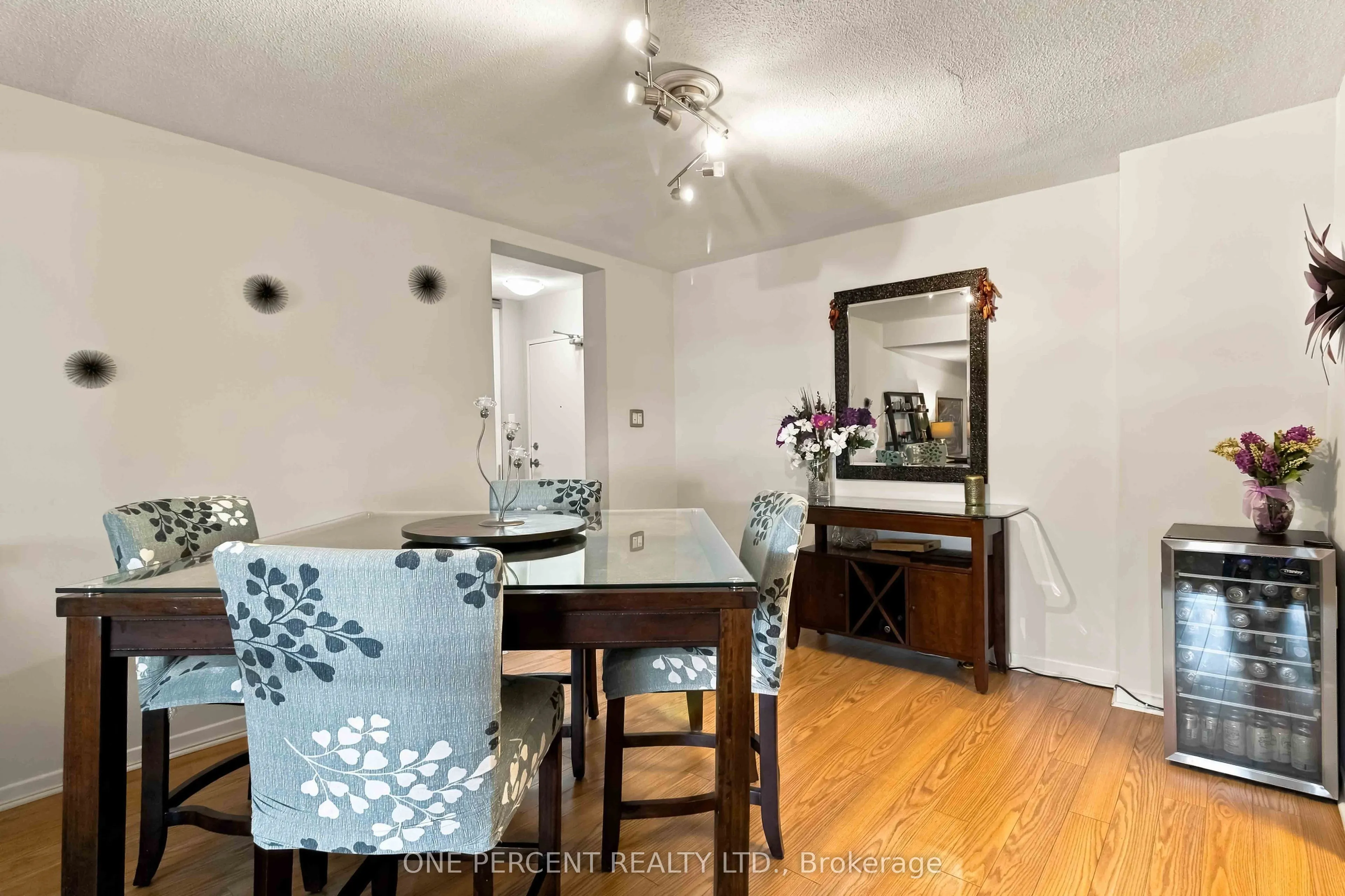 15 Elizabeth Street N #904