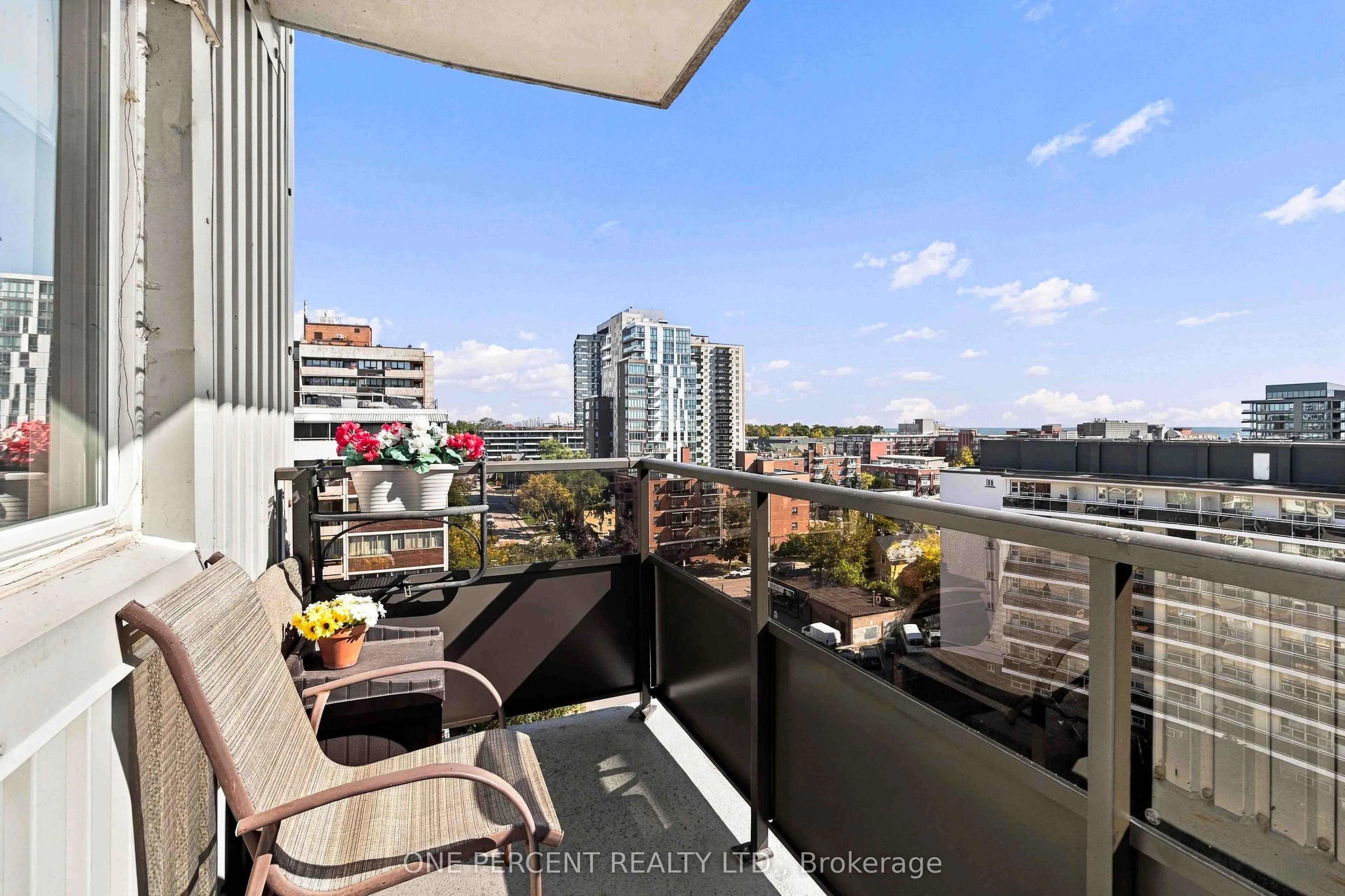 15 Elizabeth Street N #904