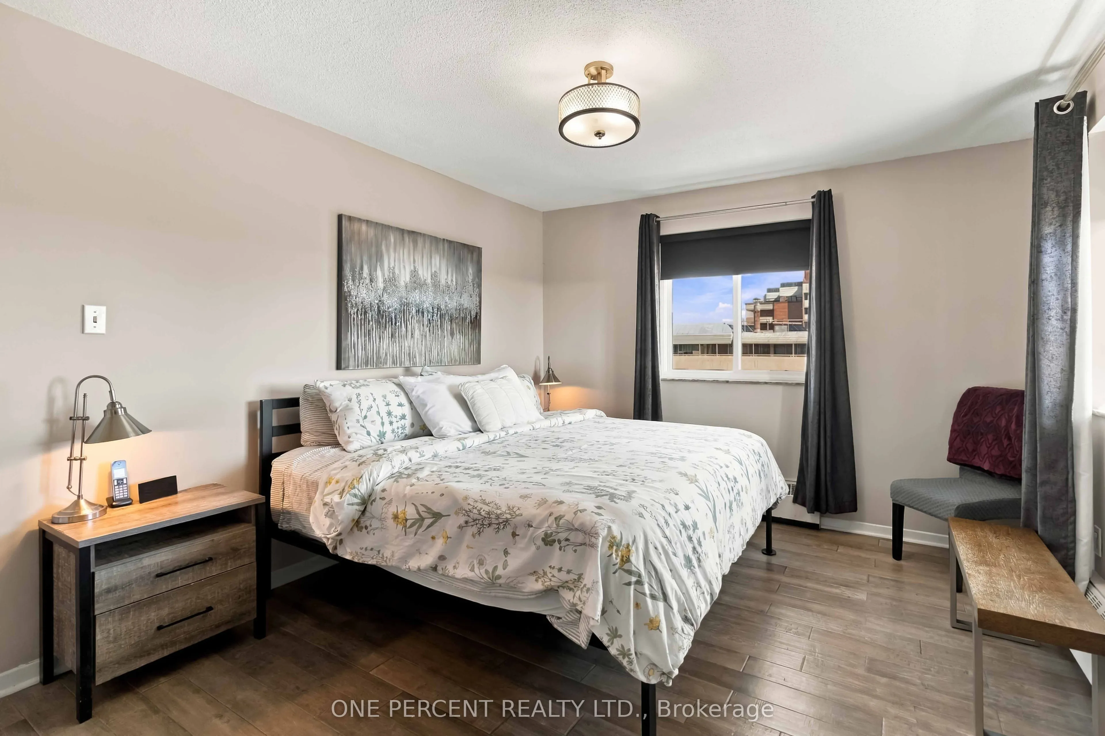 15 Elizabeth Street N #904