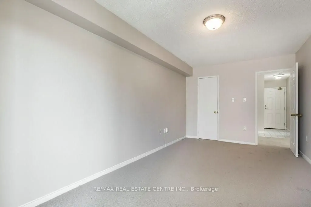 1270 Maple Crossing Blvd Boulevard #502