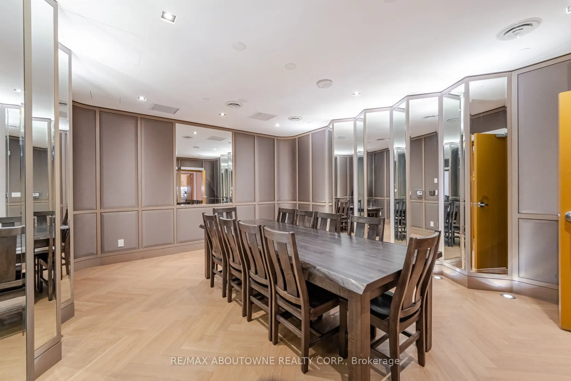 1441 ELGIN Street #106