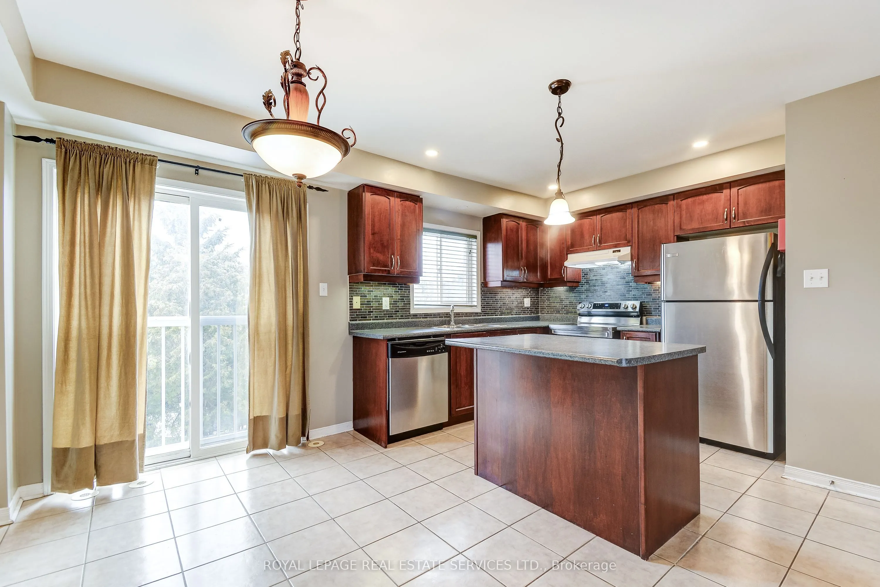 2353 Saddlecreek Crescent