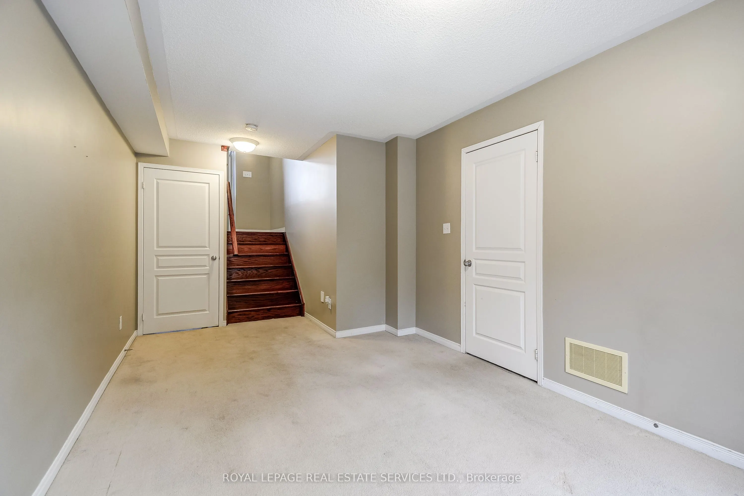 2353 Saddlecreek Crescent