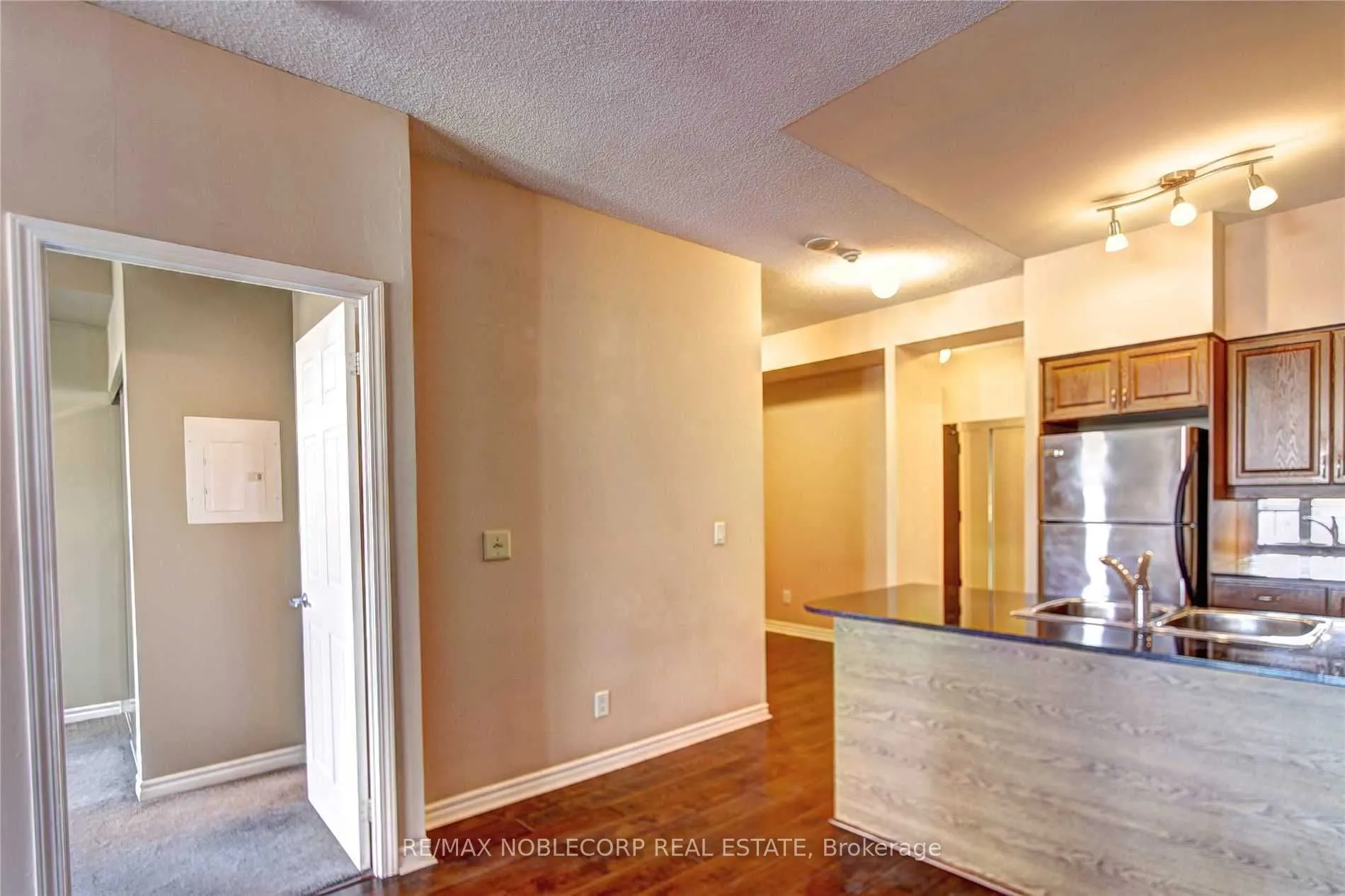 388 Prince Of Wales Drive #308