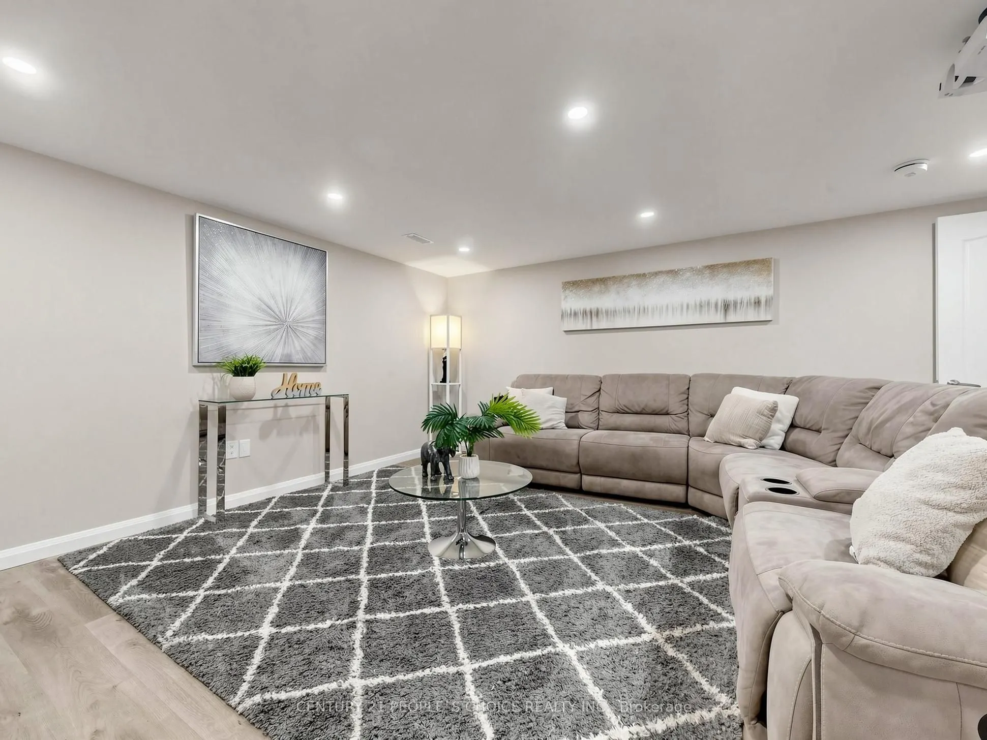 27 Matlock Avenue
