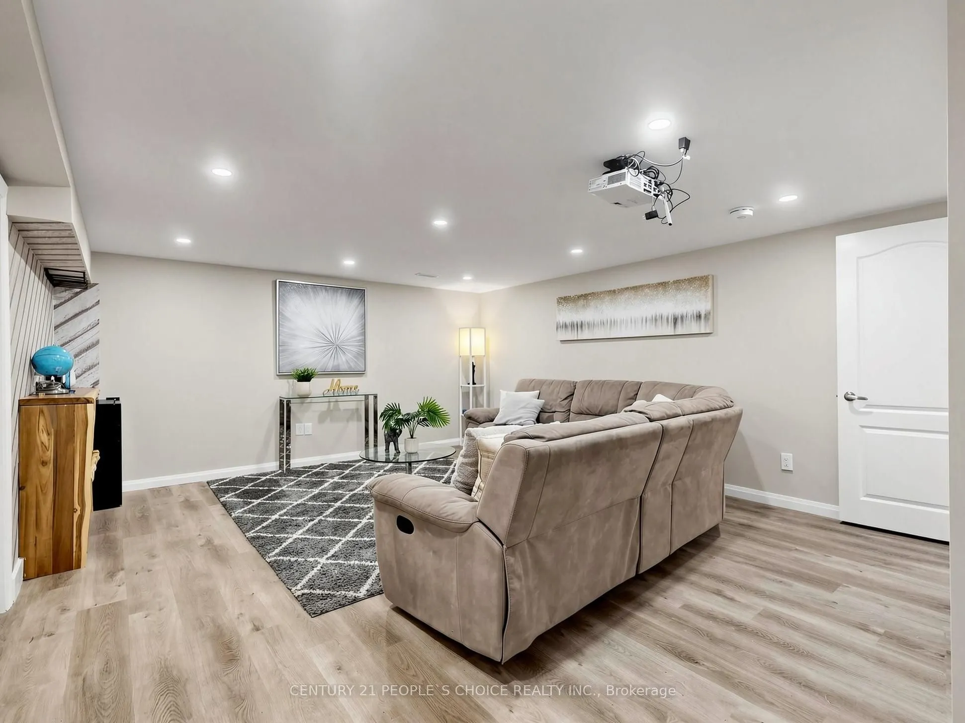 27 Matlock Avenue