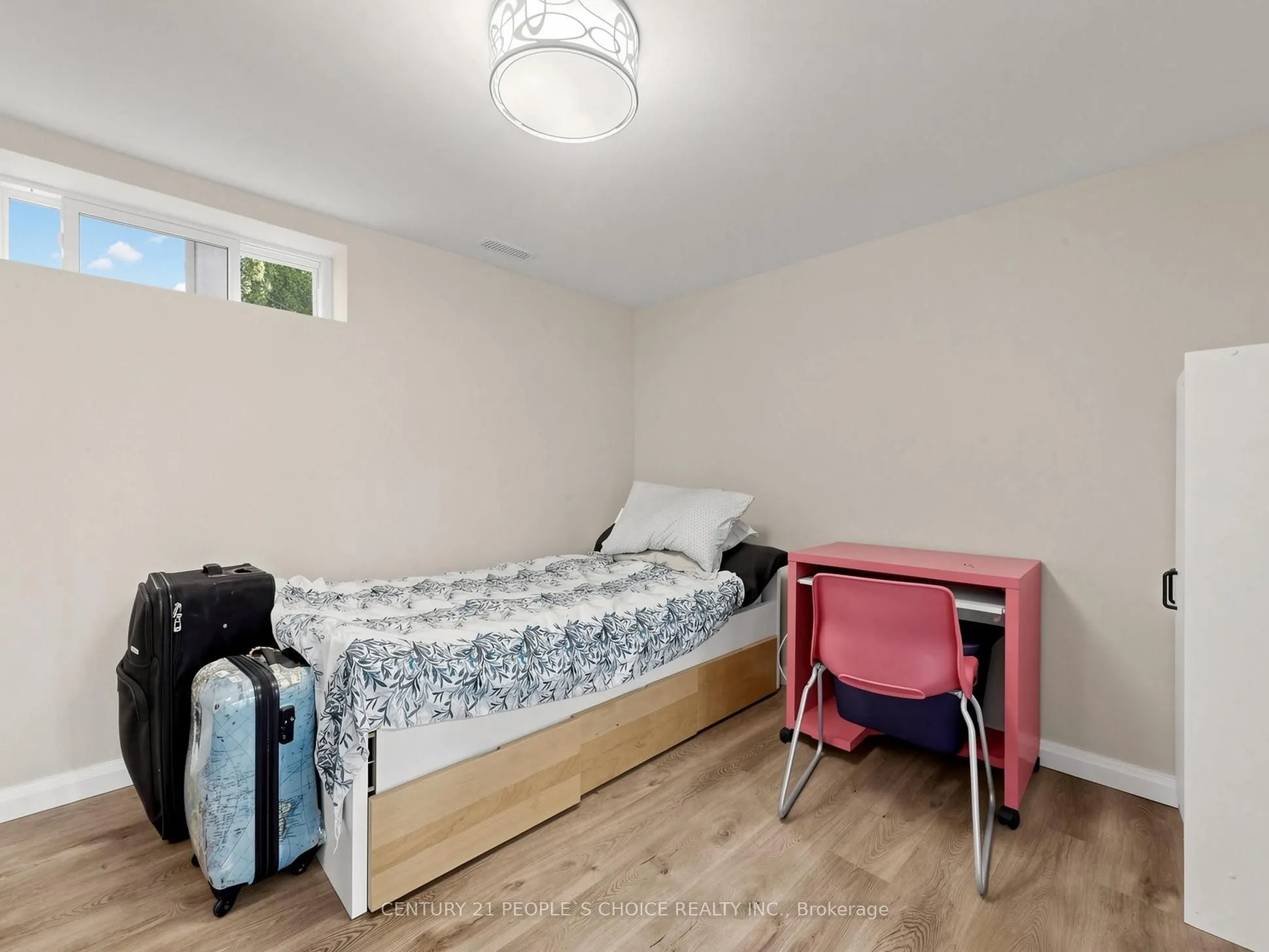 27 Matlock Avenue