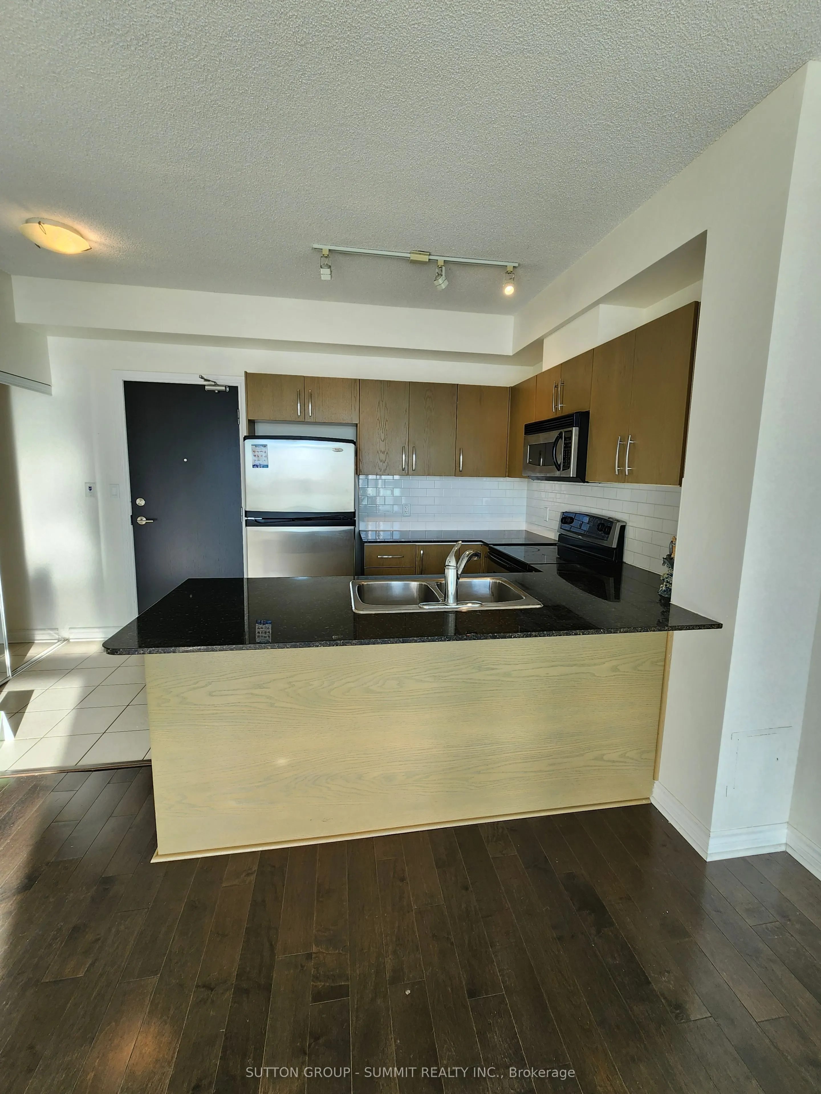 3504 HURONTARIO Street #1003