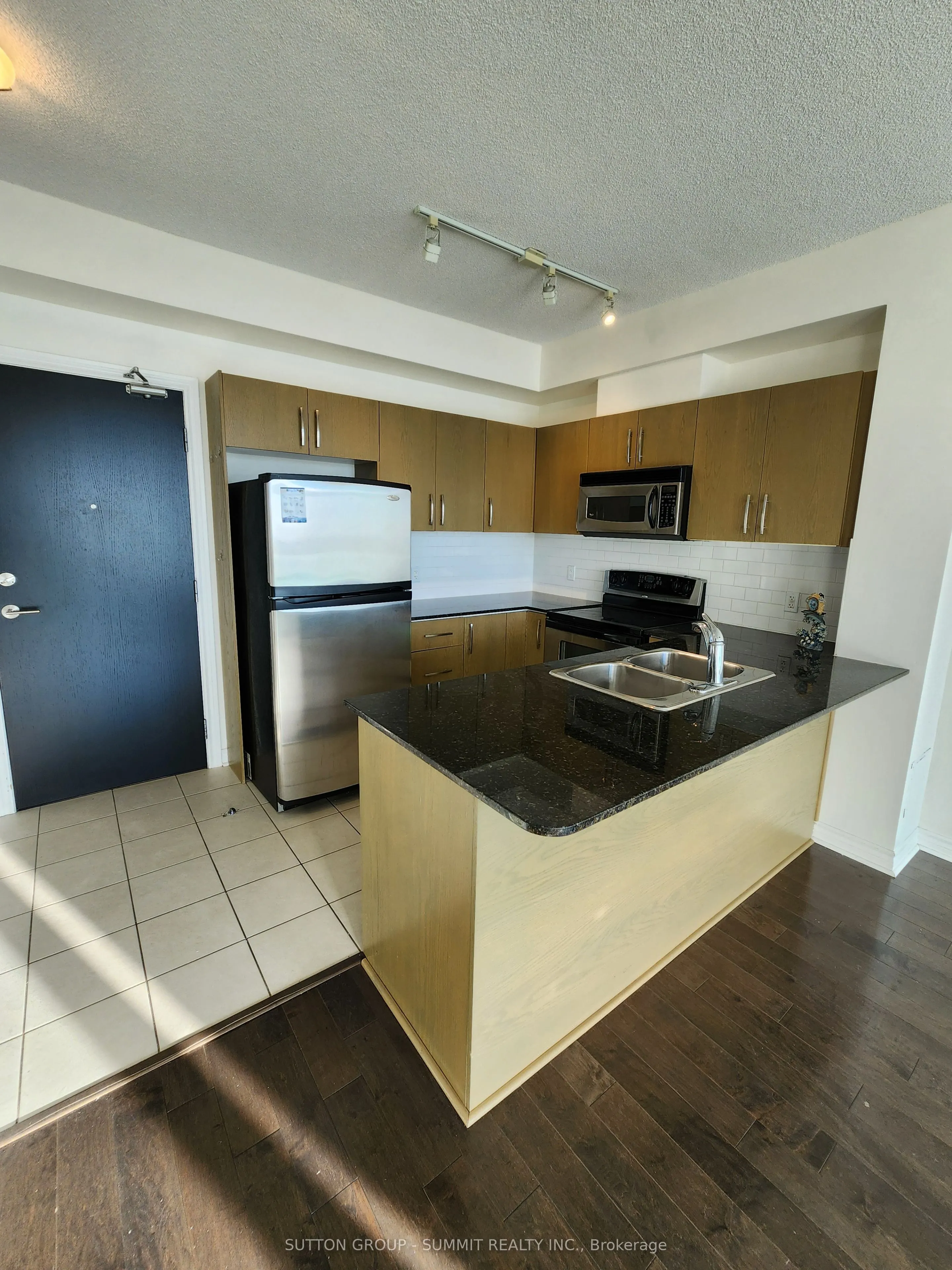 3504 HURONTARIO Street #1003