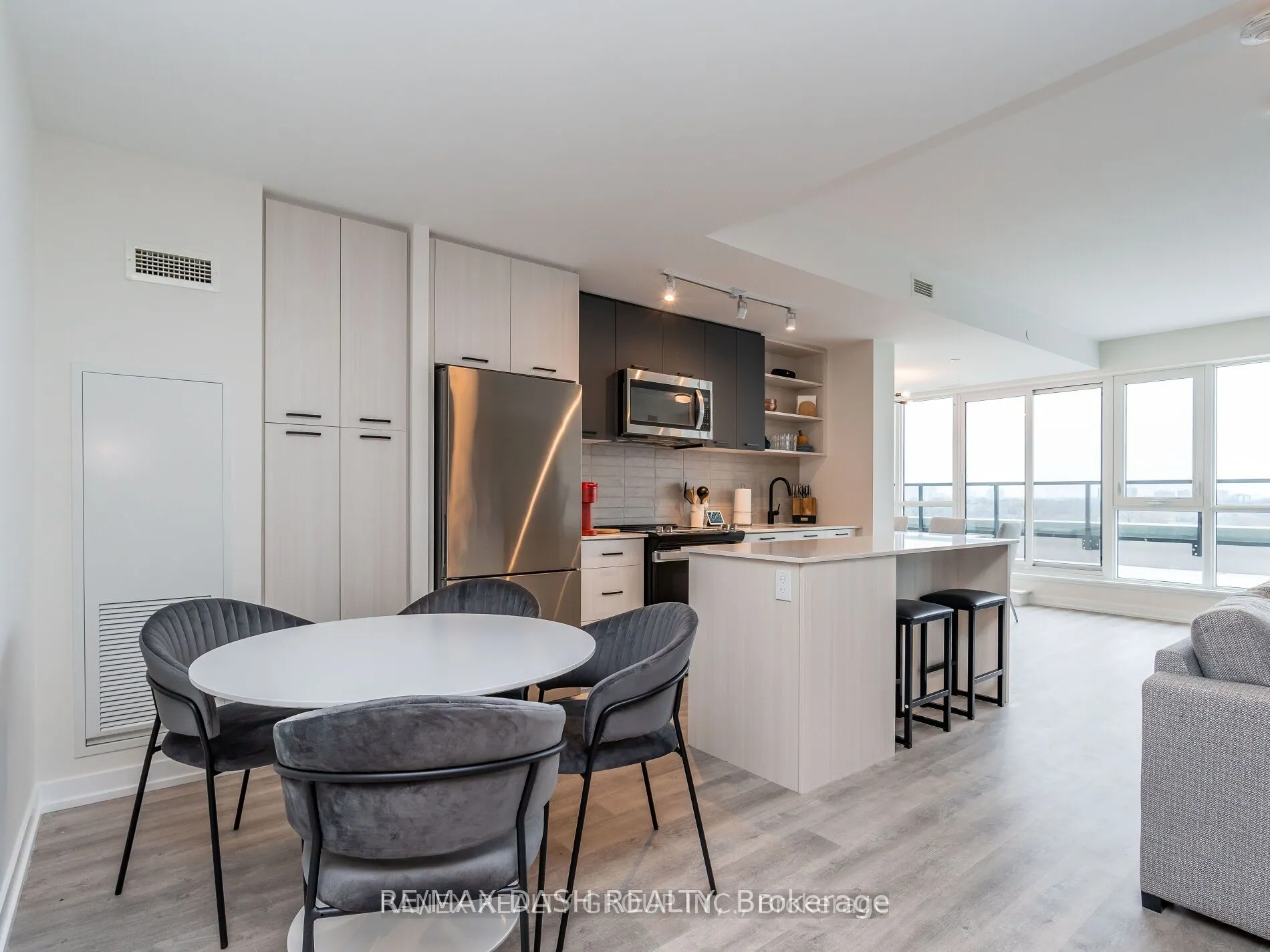 2300 St Clair Avenue W #723