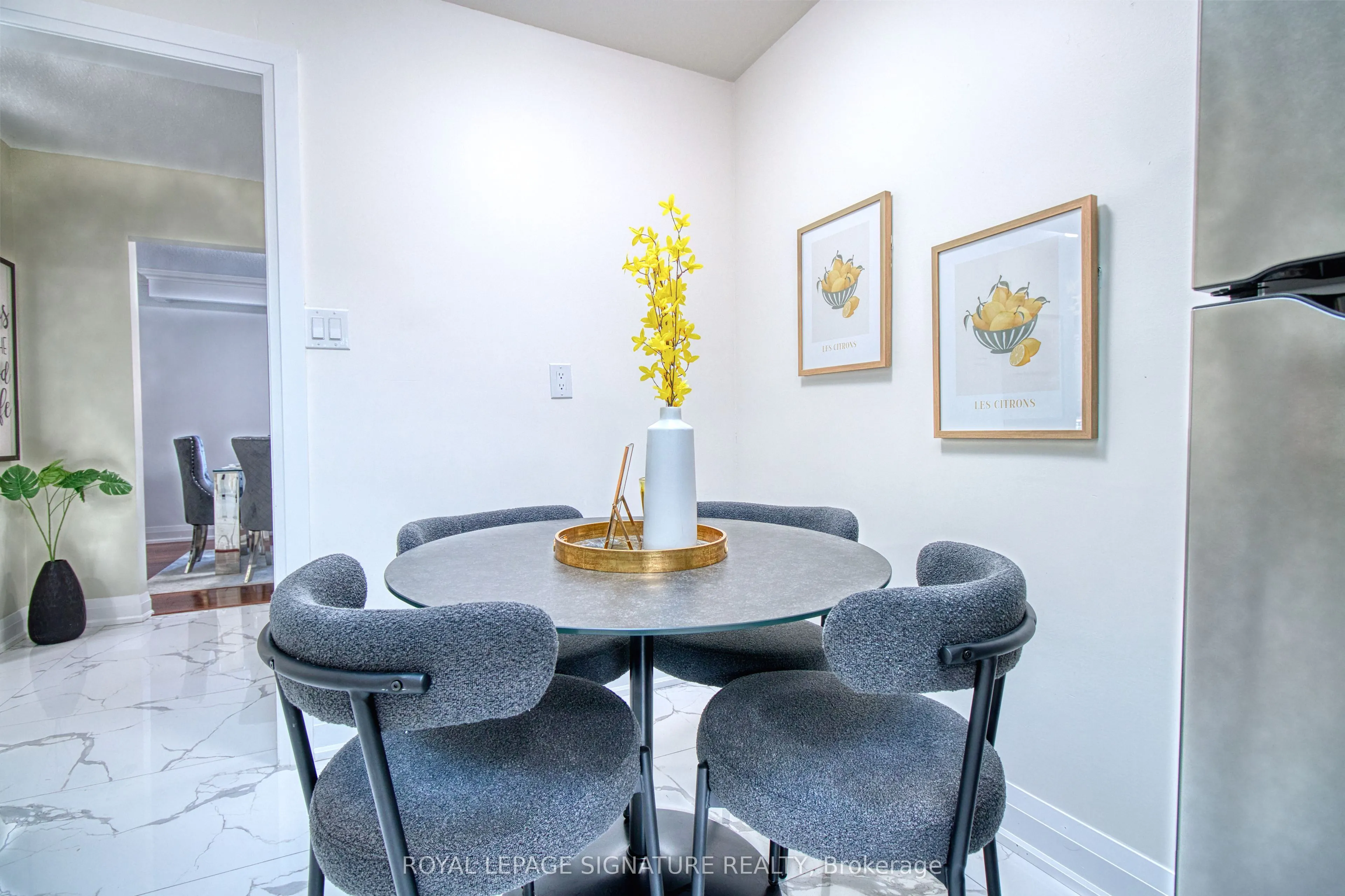 1414 Harmsworth Square