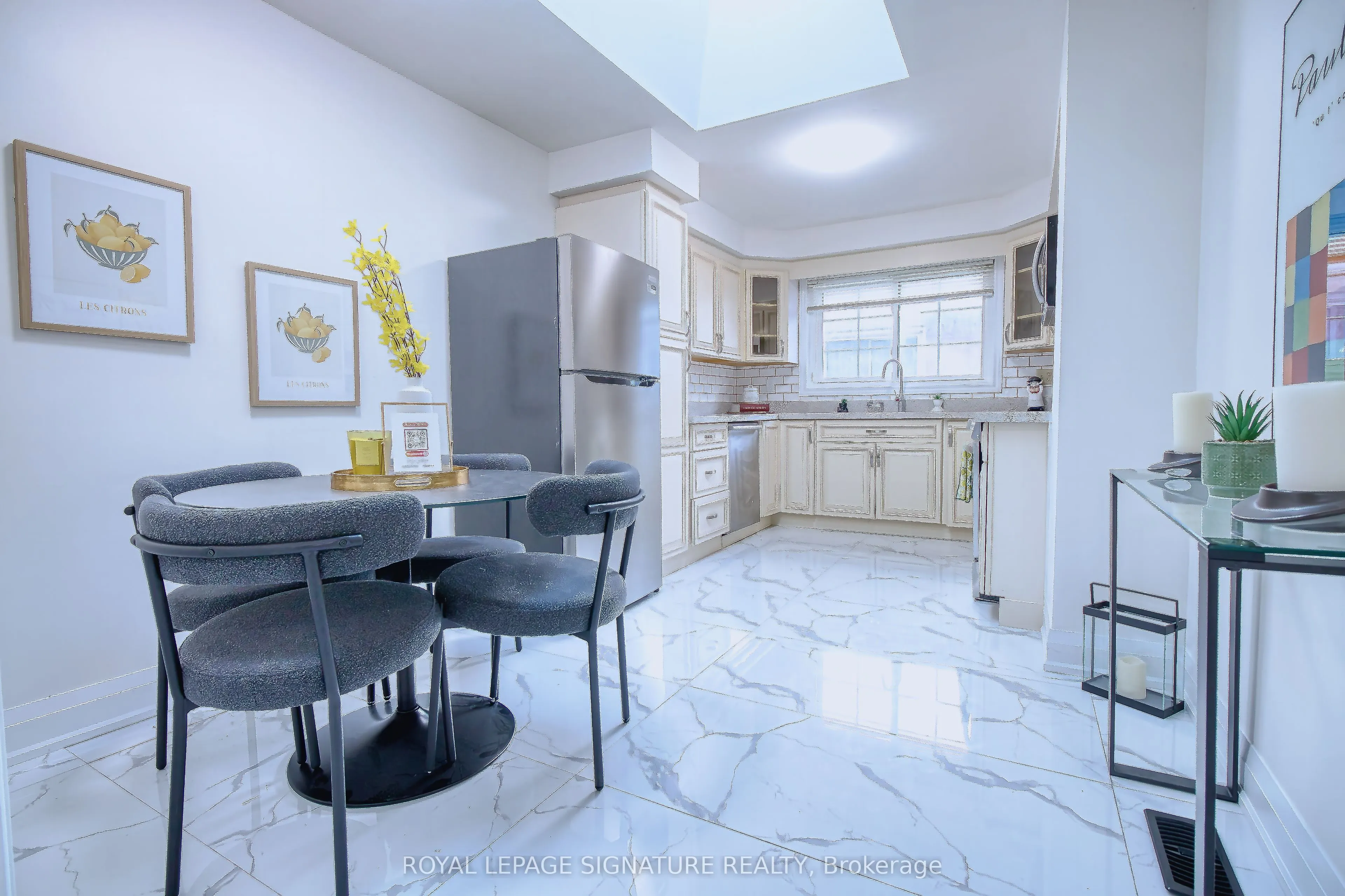 1414 Harmsworth Square