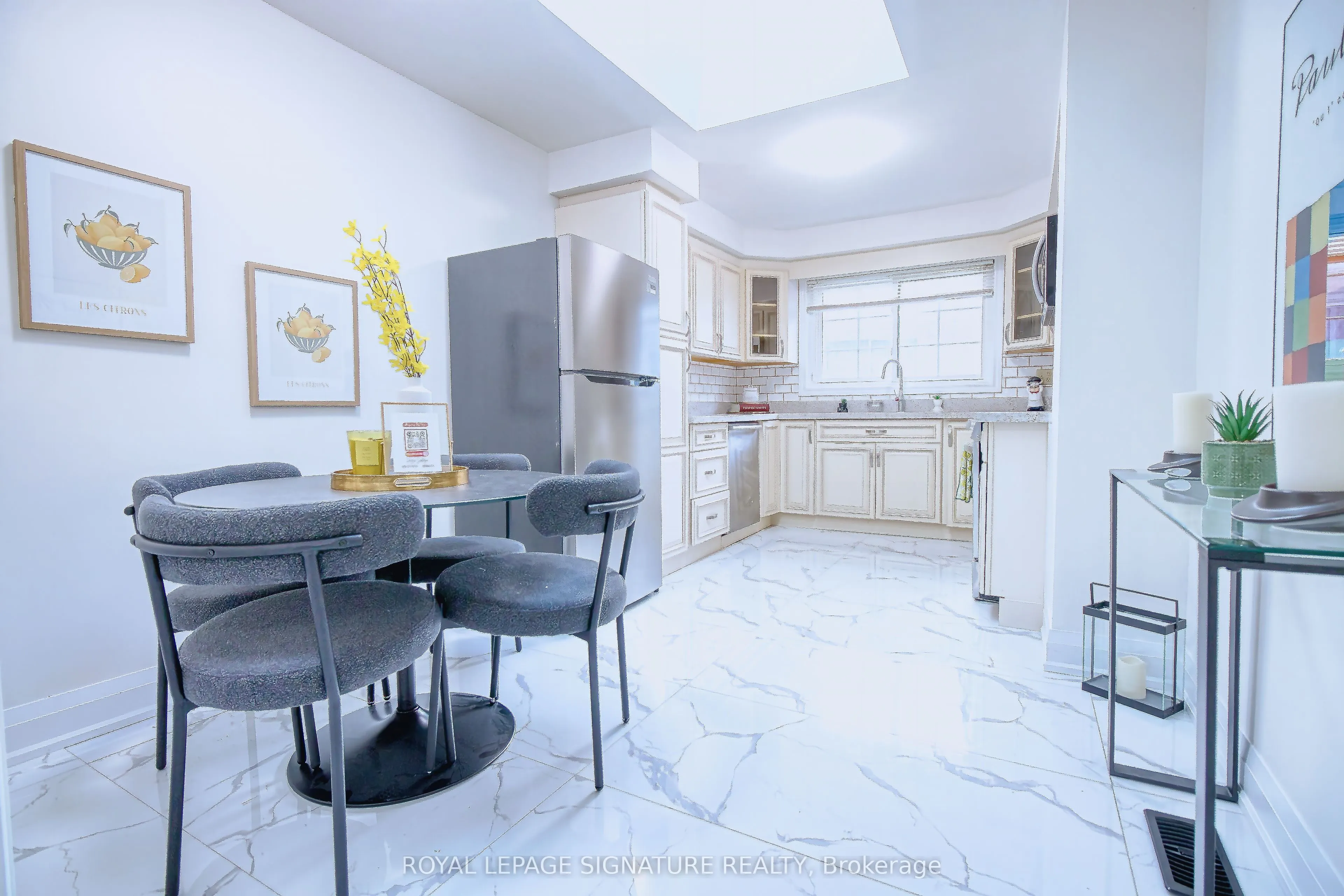 1414 Harmsworth Square