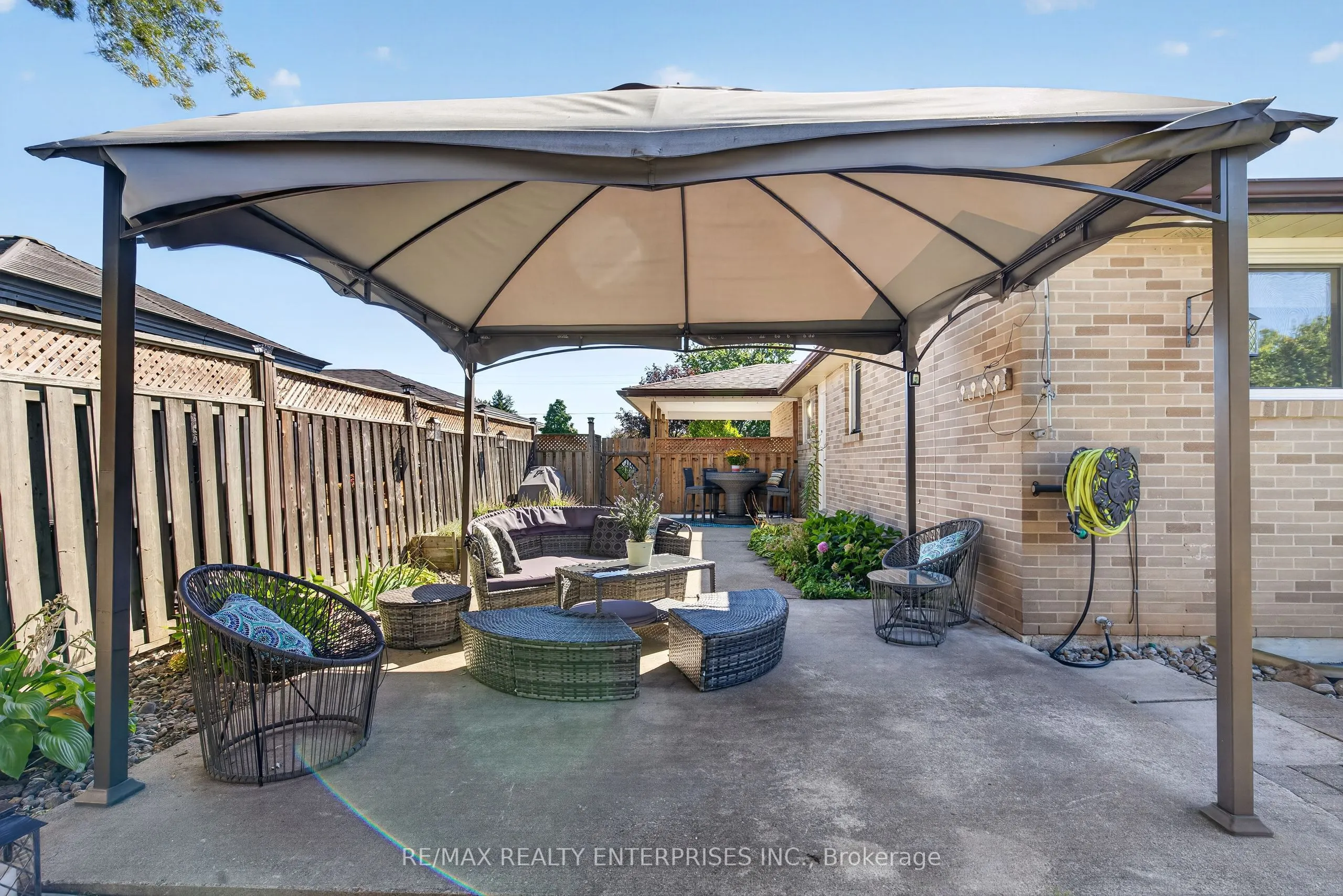 46 Marilyn Crescent