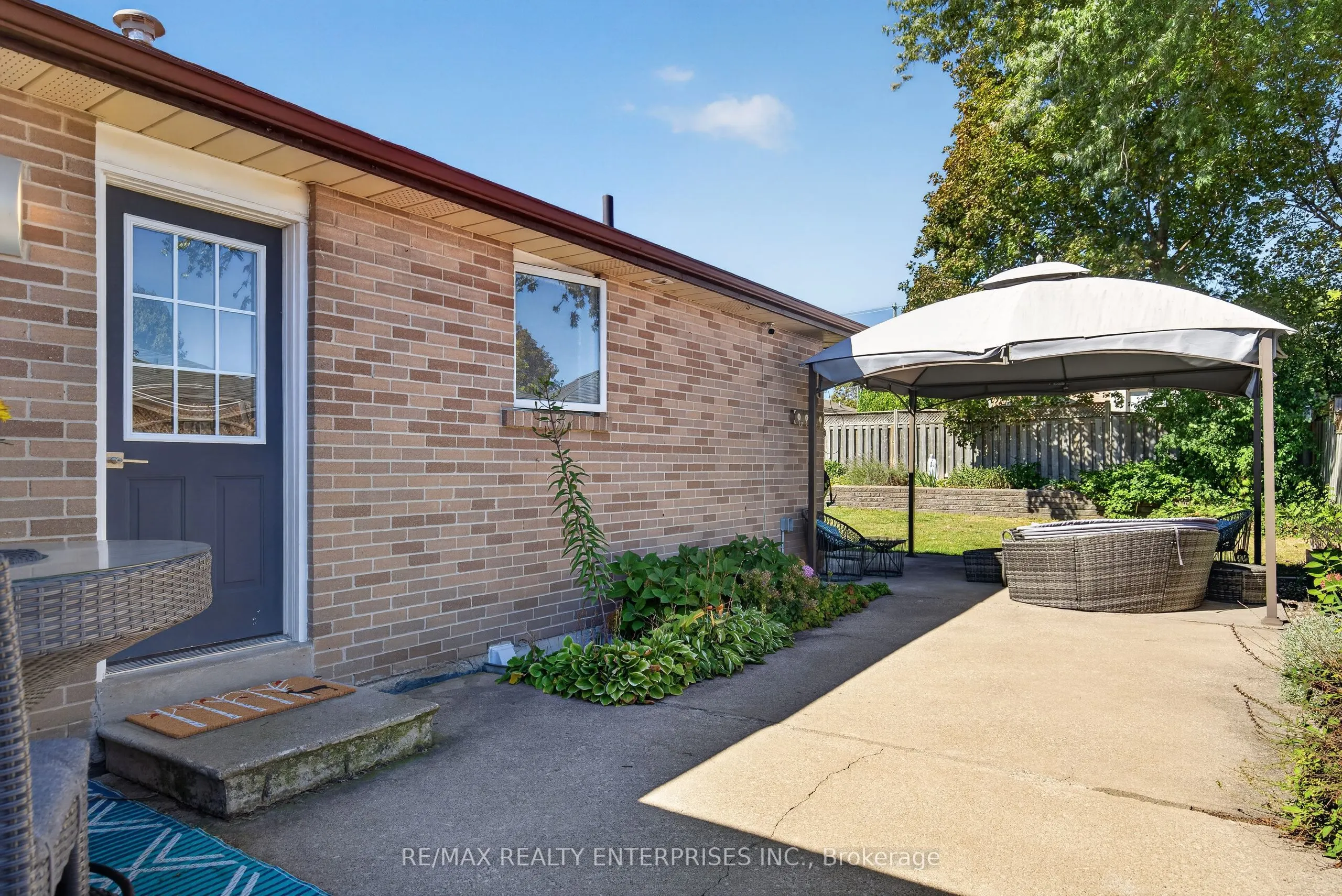 46 Marilyn Crescent