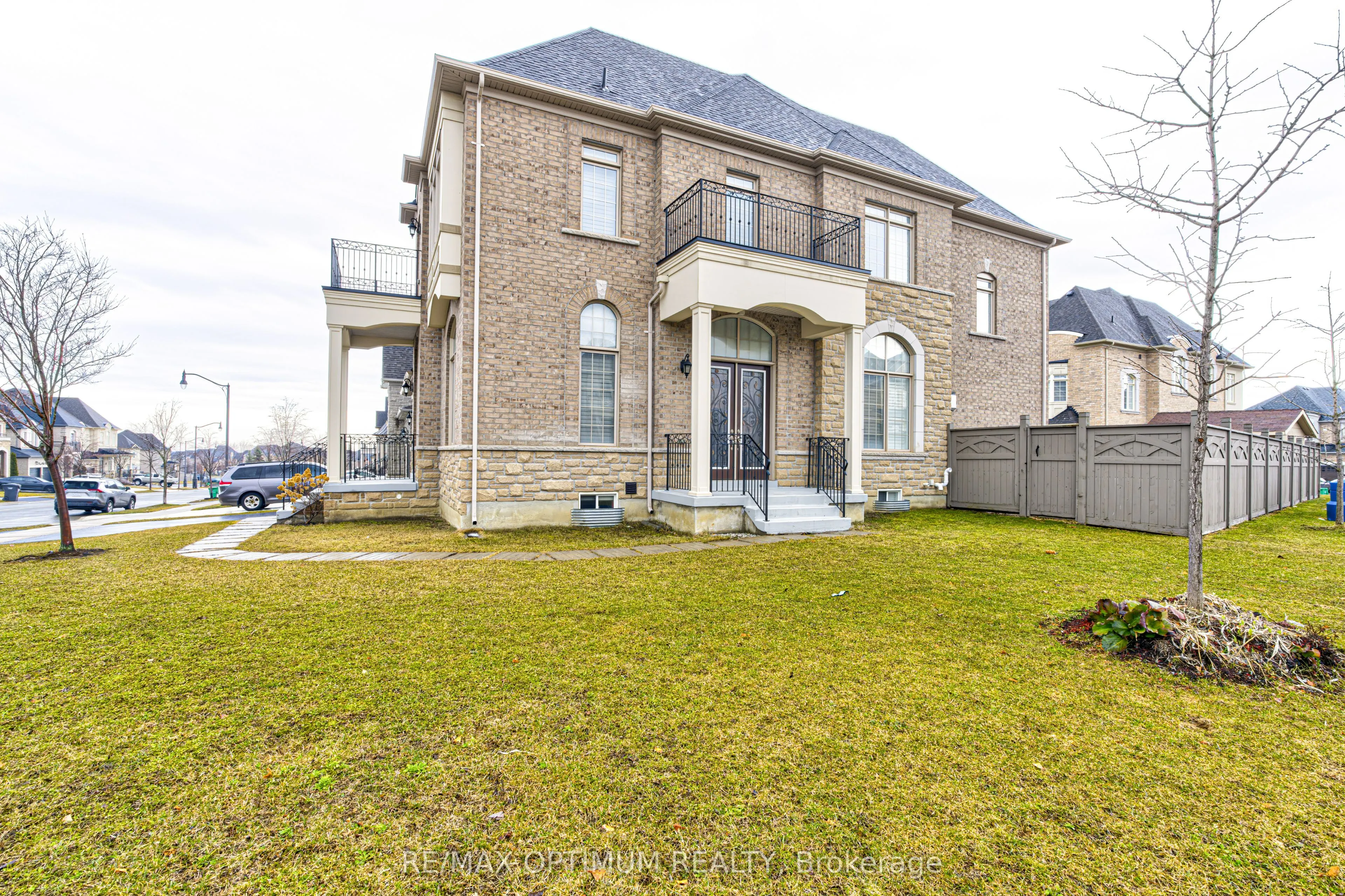 80 Royal West Drive