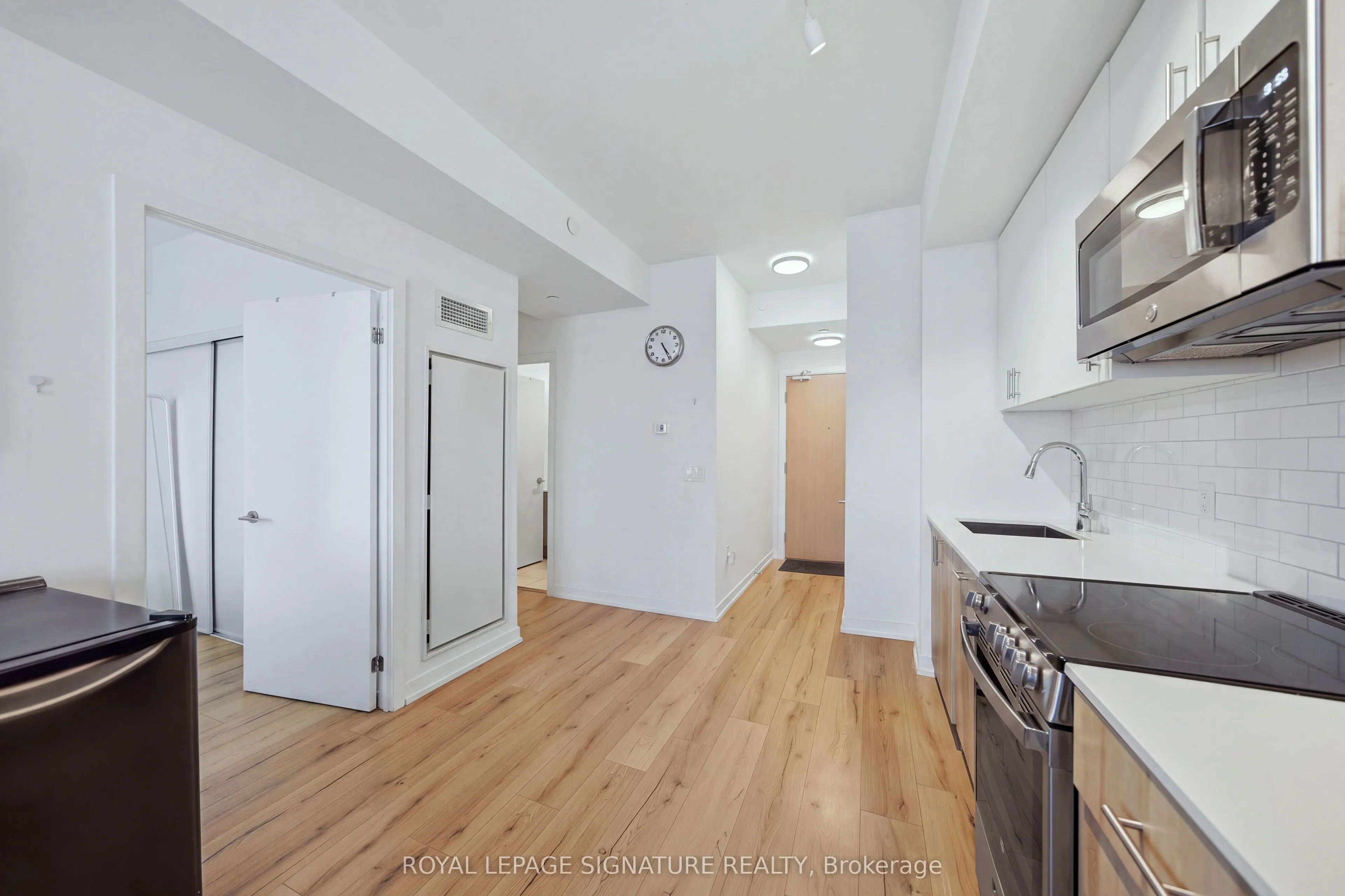 1195 The Queensway #406