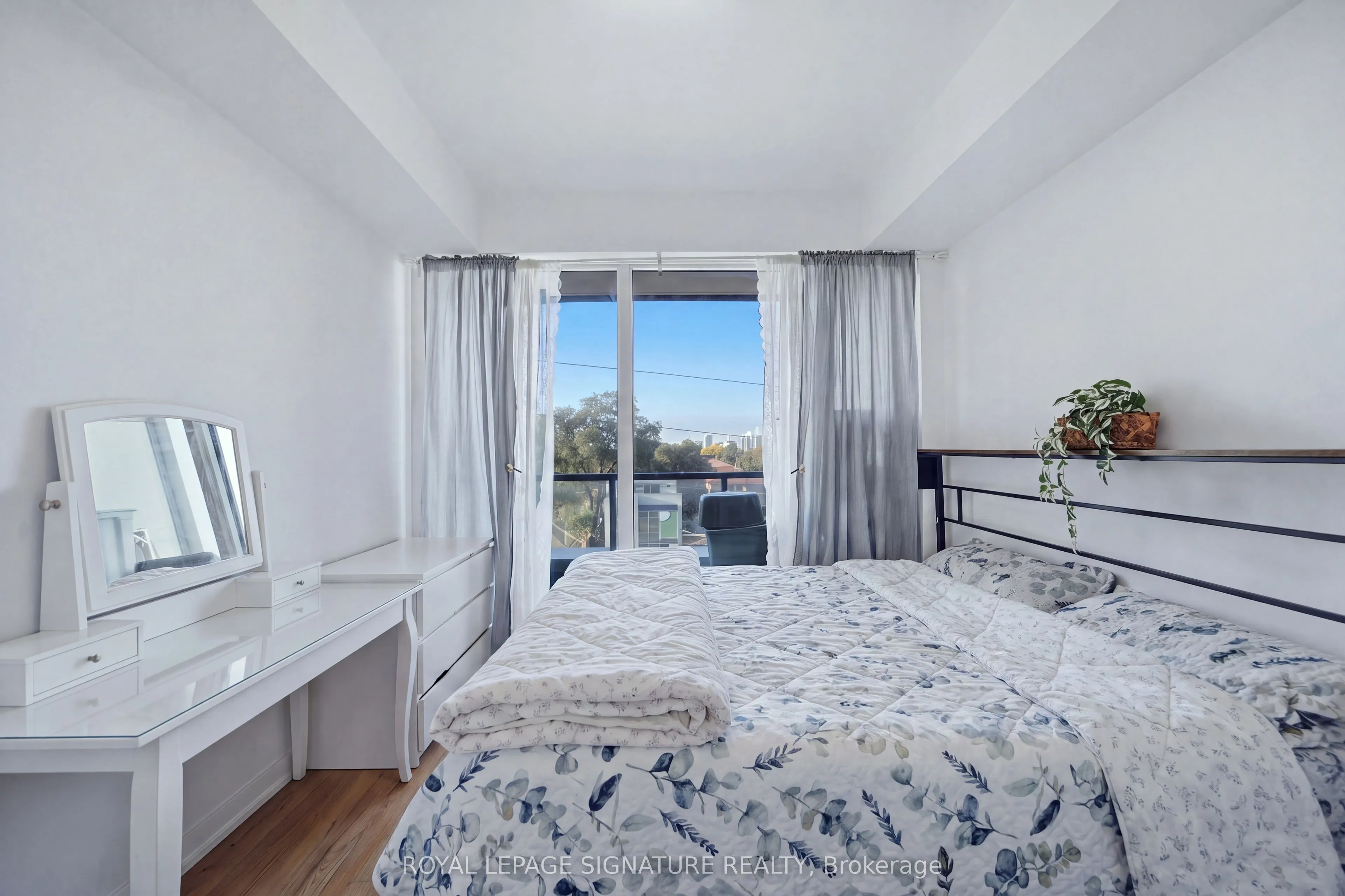 1195 The Queensway #406
