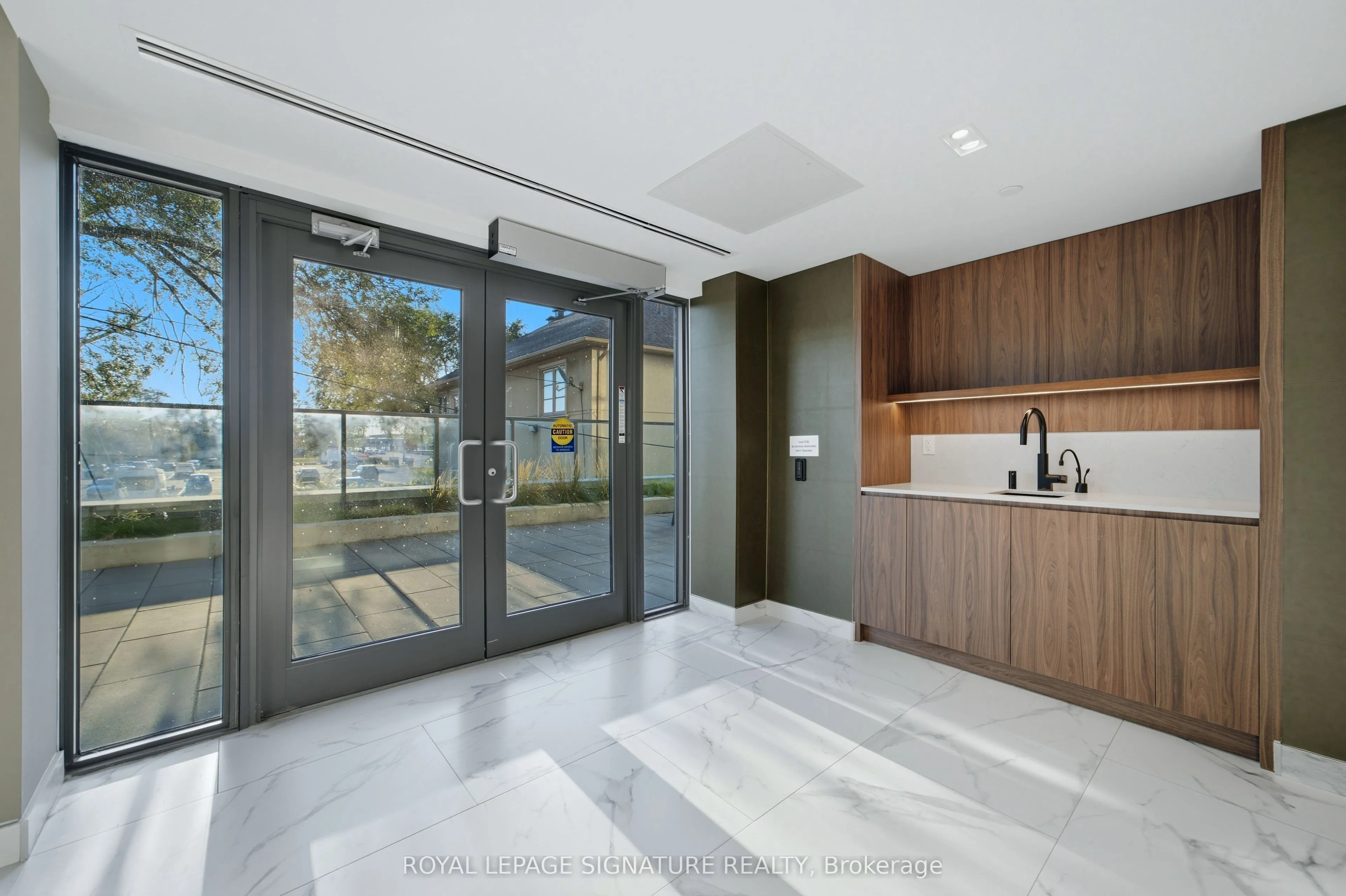1195 The Queensway #406