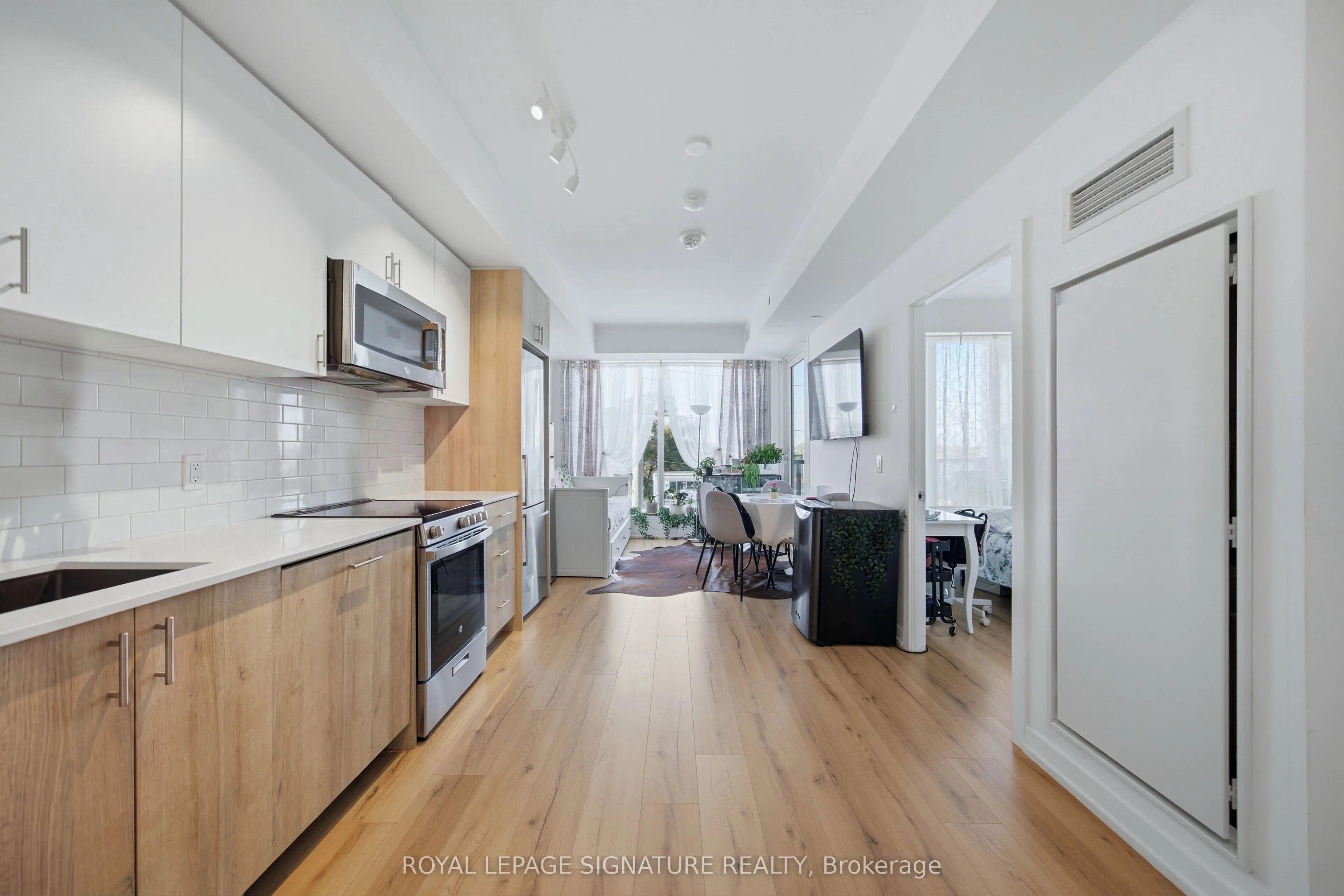 1195 The Queensway #406