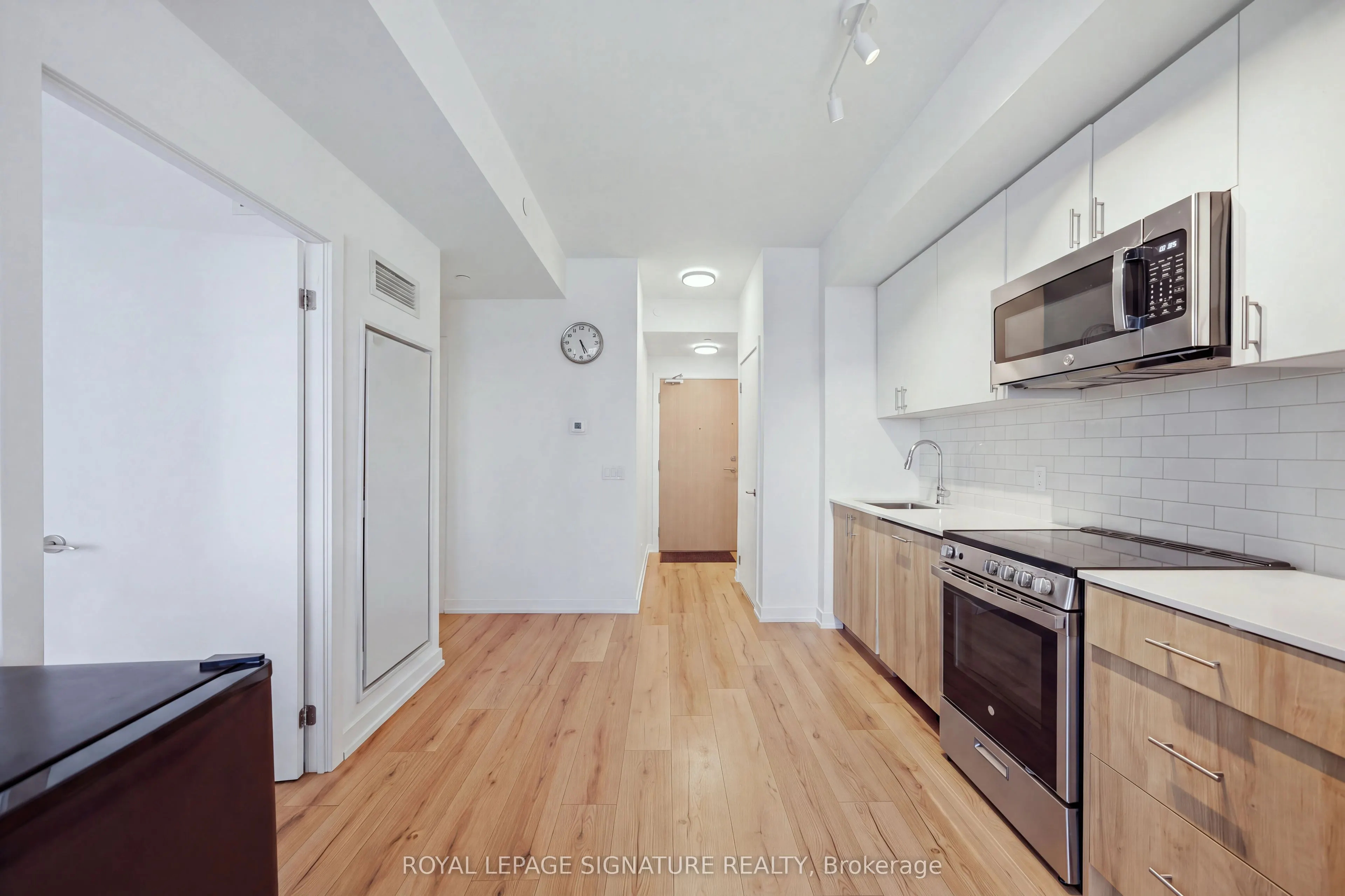 1195 The Queensway #406