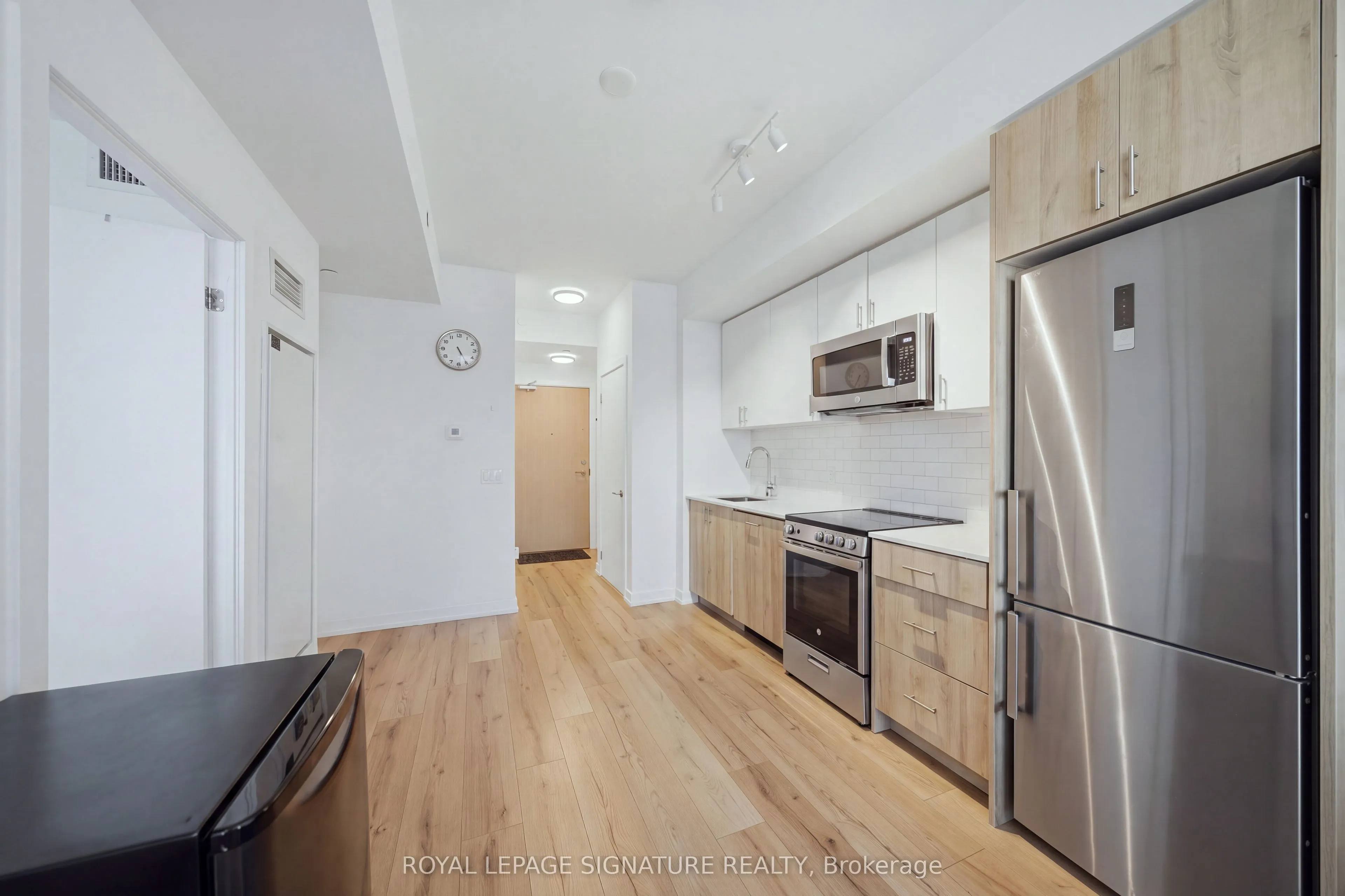 1195 The Queensway #406