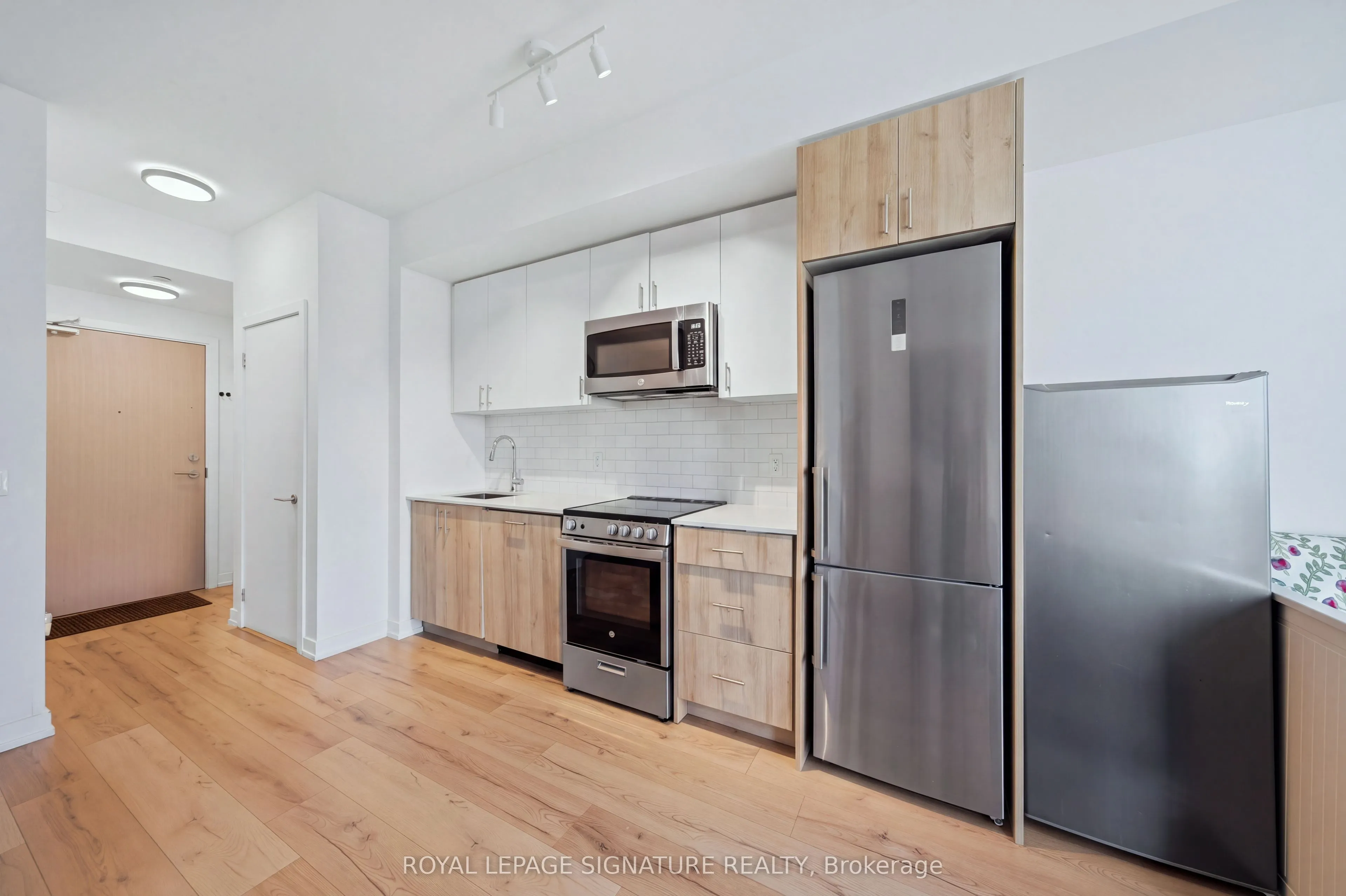 1195 The Queensway #406