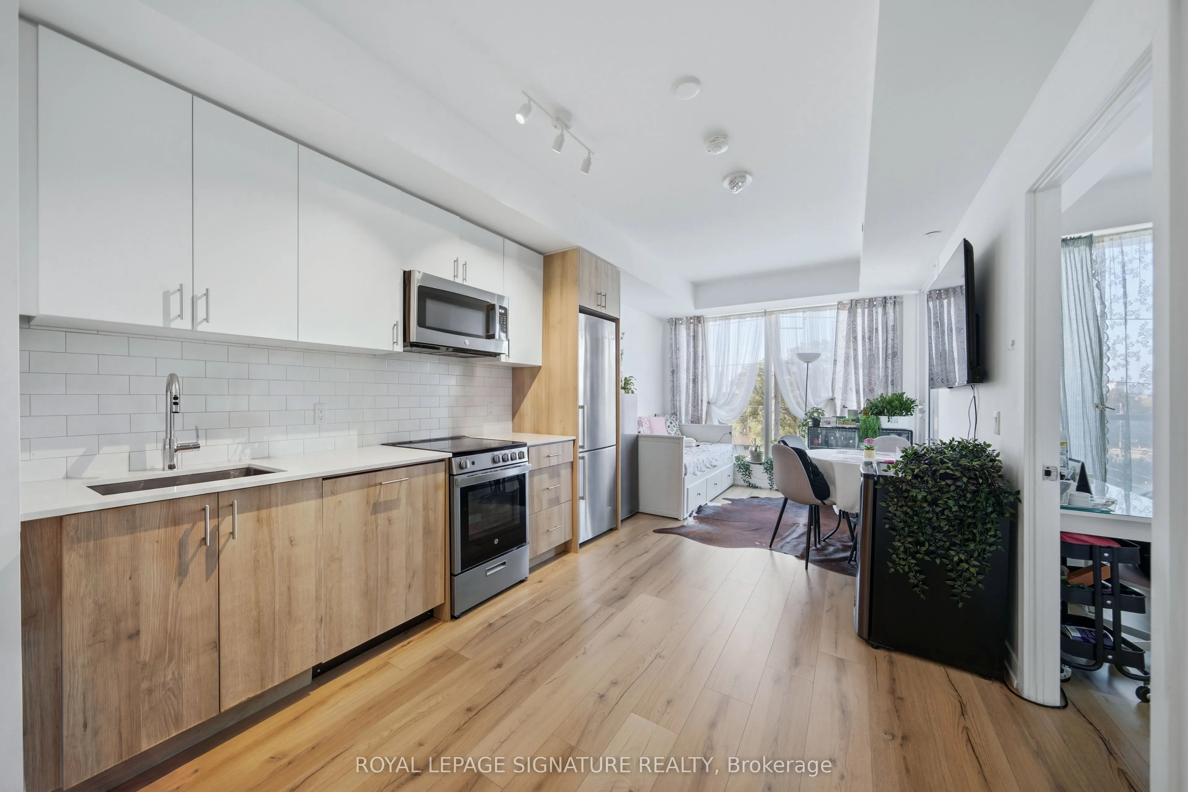 1195 The Queensway #406