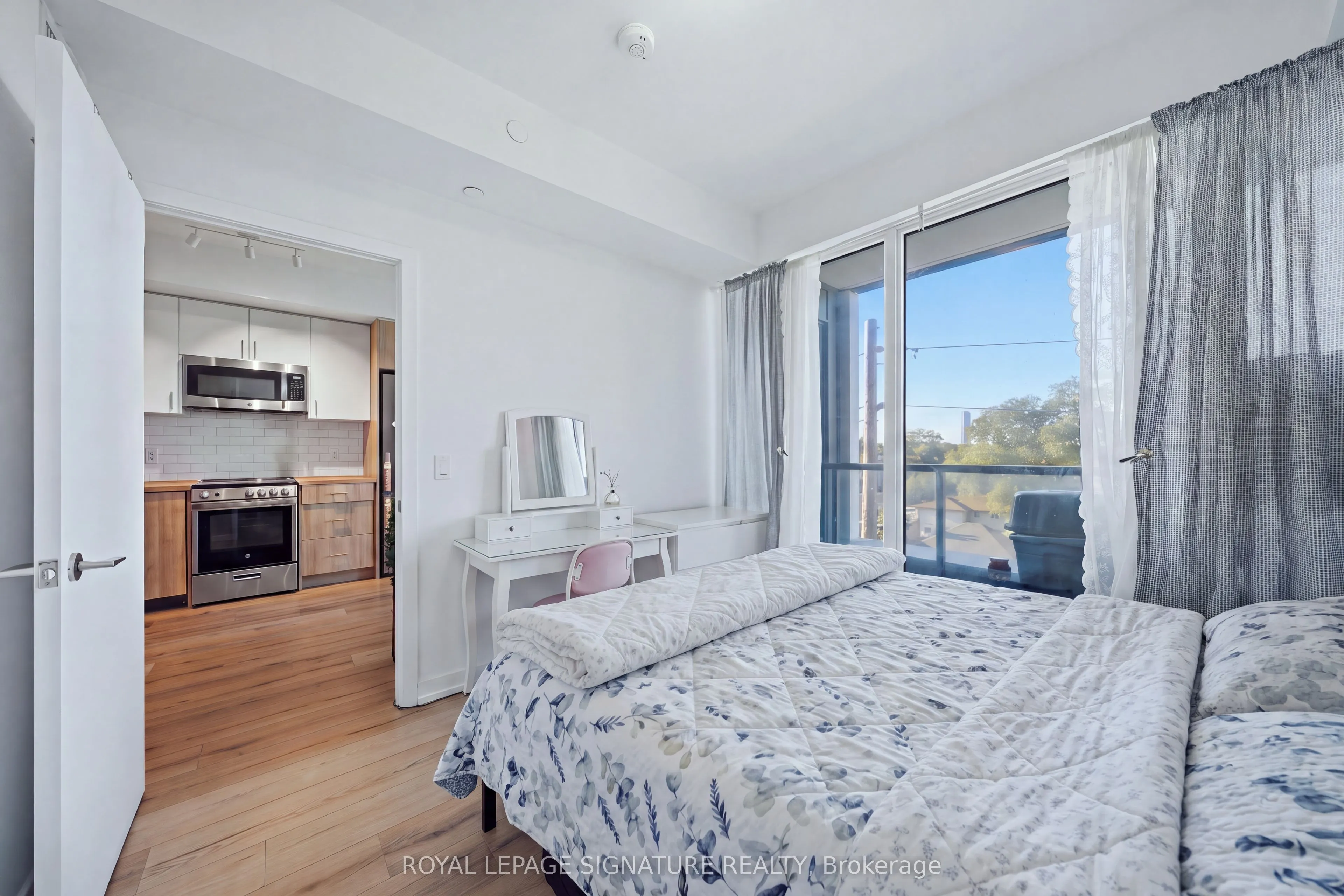 1195 The Queensway #406