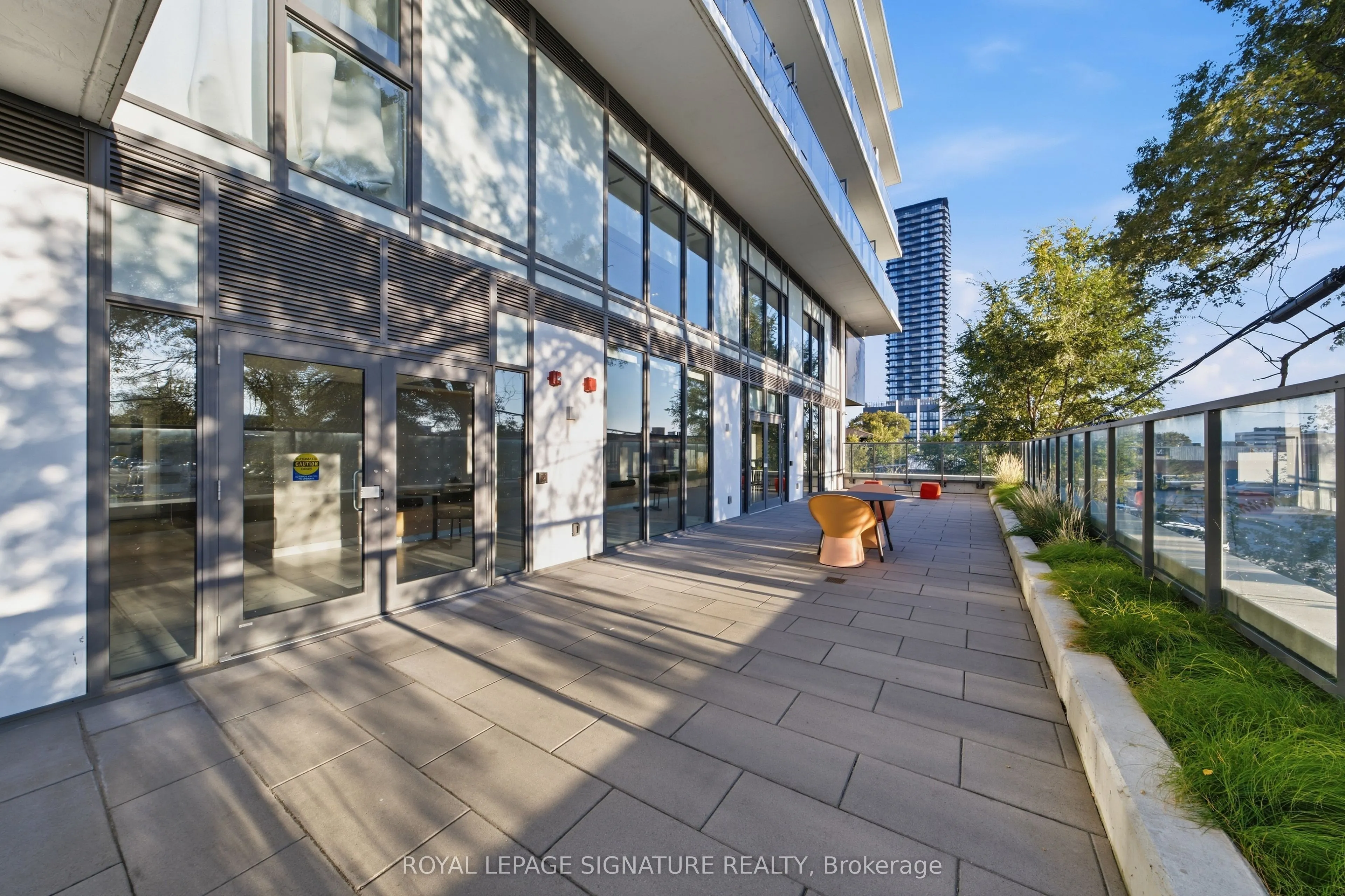 1195 The Queensway #406
