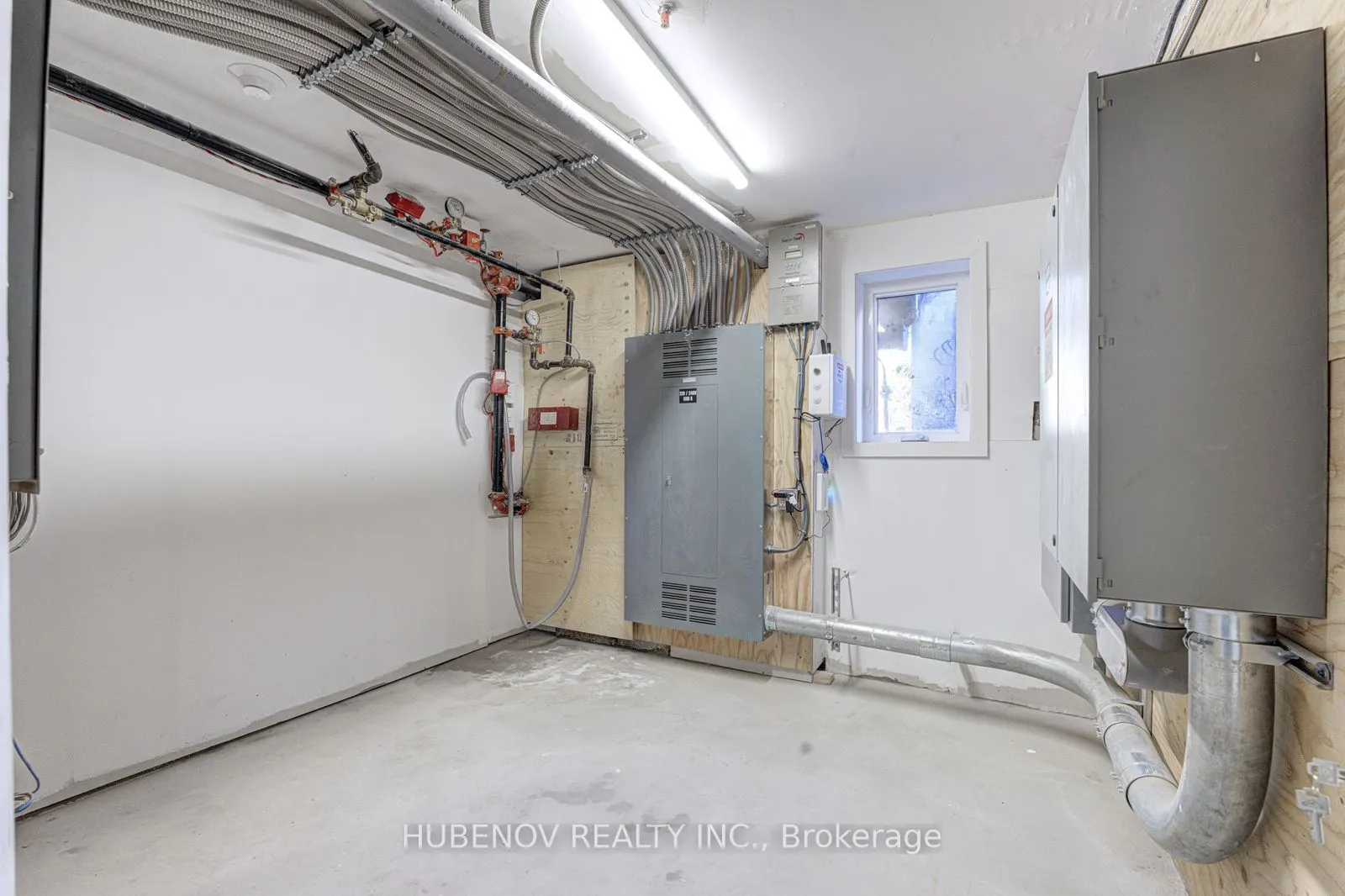 222 Lakeshore Road E