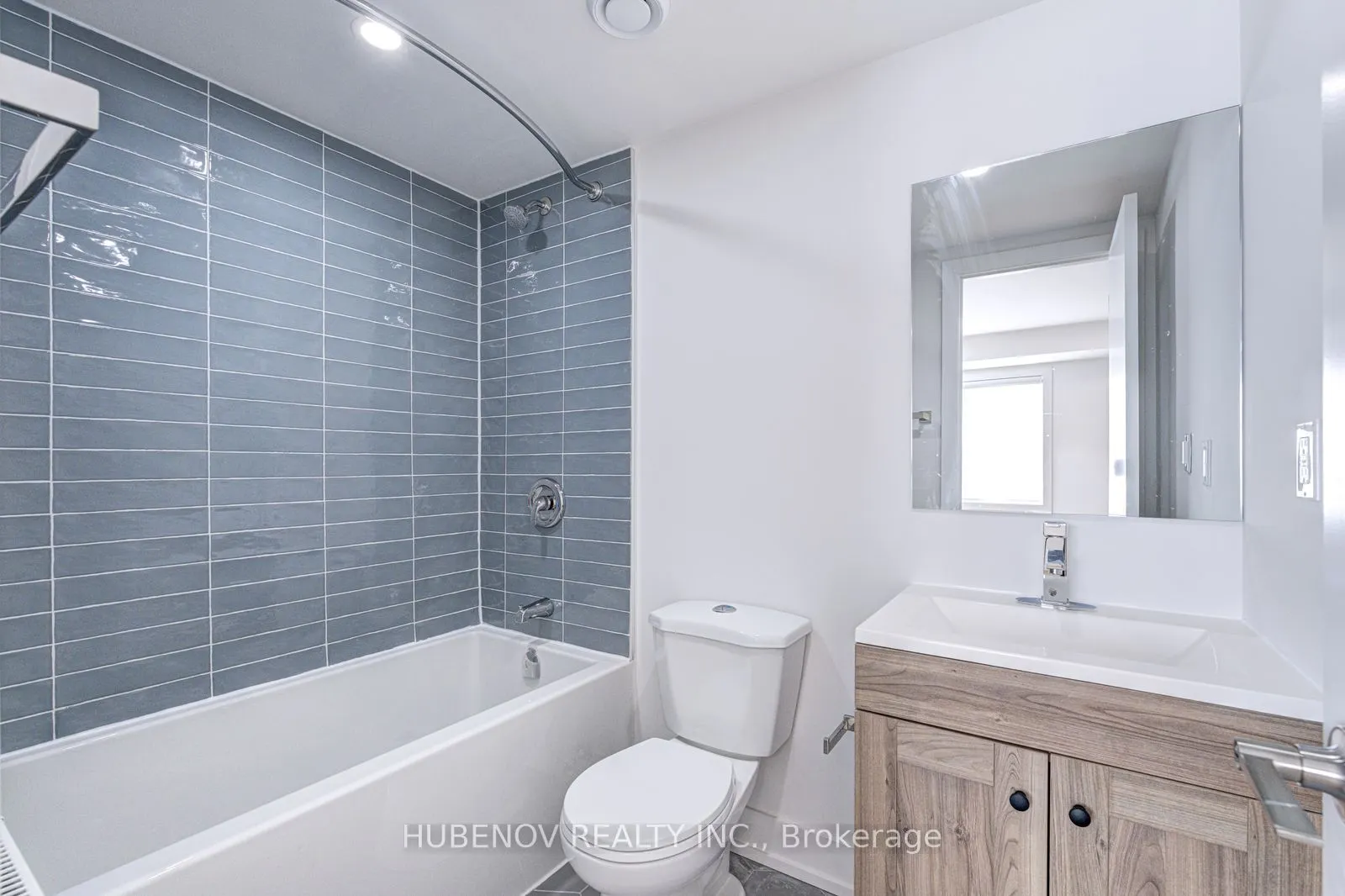 222 Lakeshore Road E