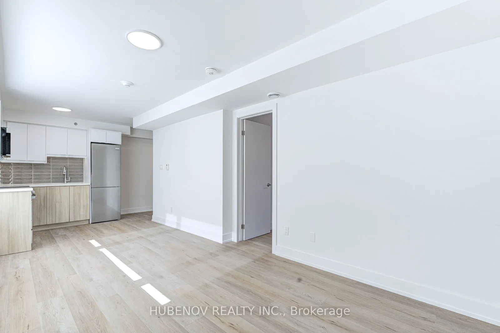 222 Lakeshore Road E