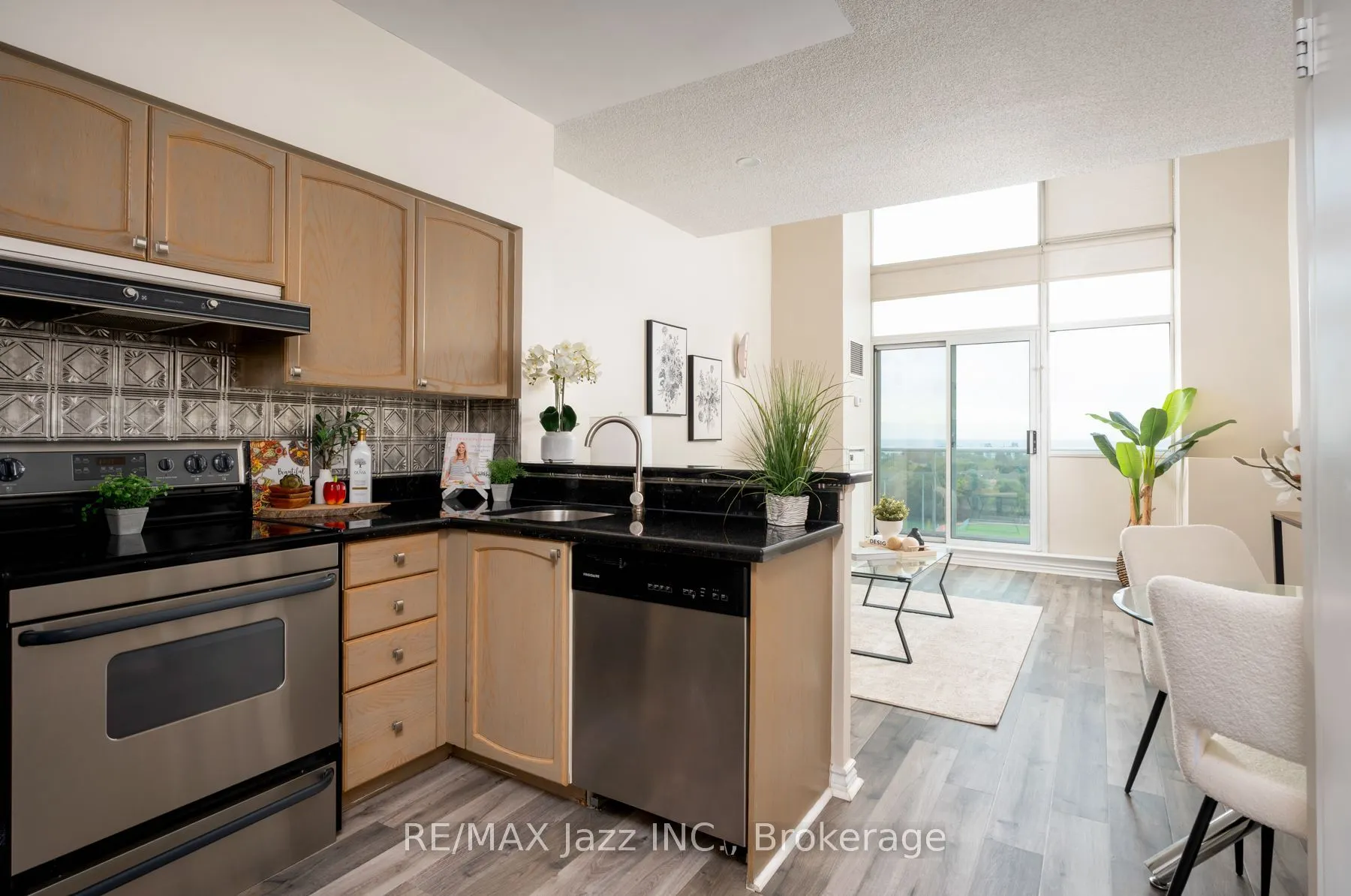200 Manitoba Street #609