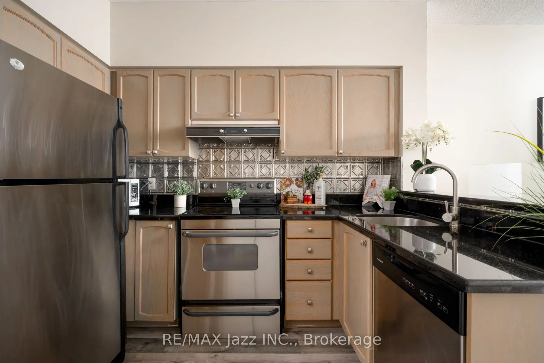 200 Manitoba Street #609