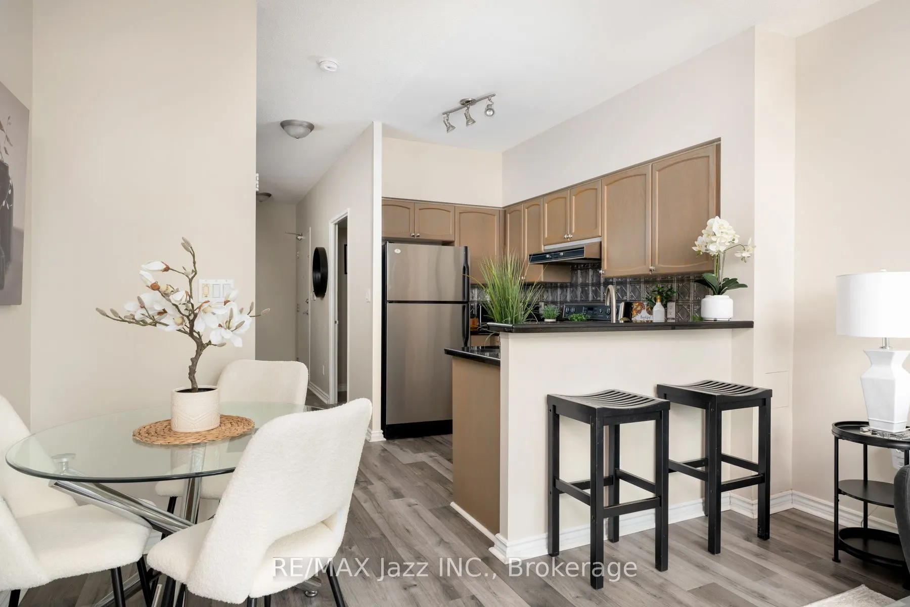 200 Manitoba Street #609