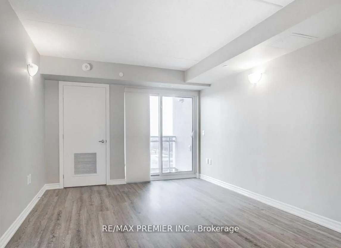 716 Main Street E #905