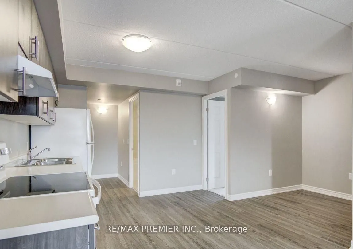 716 Main Street E #905