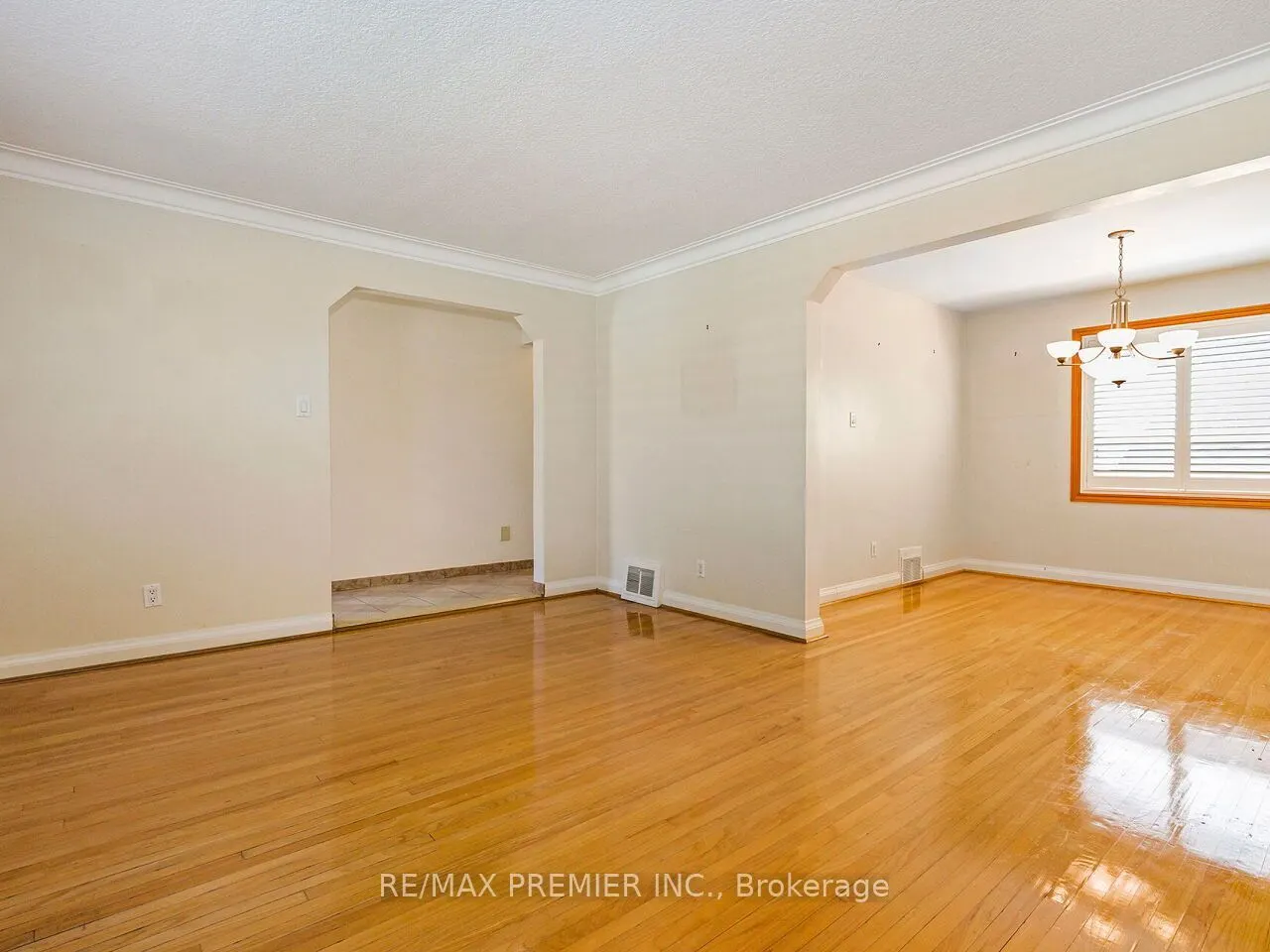 7 Mayall Avenue
