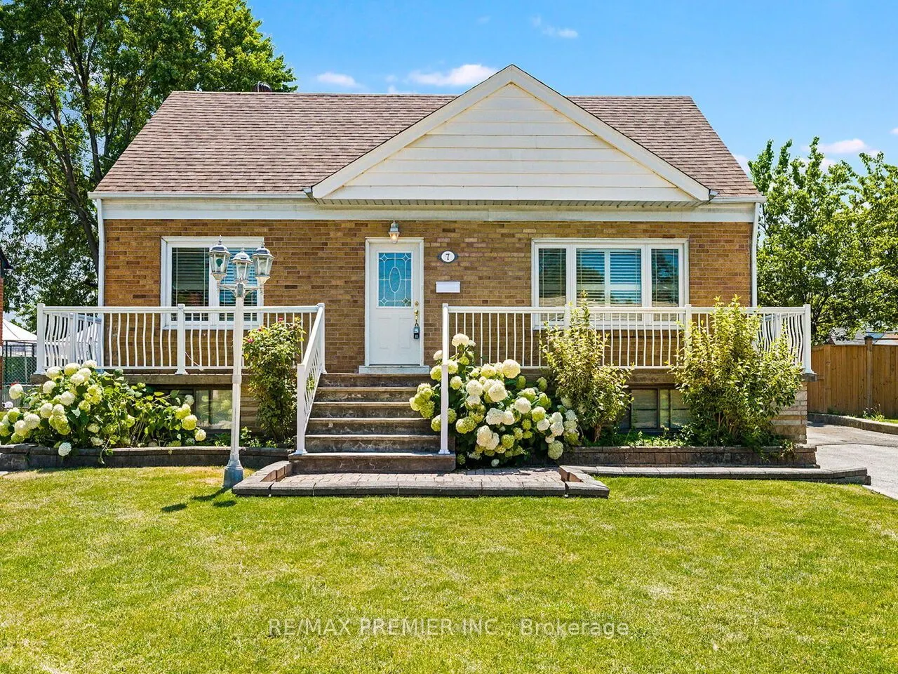 7 Mayall Avenue