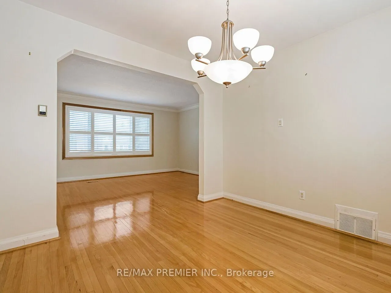 7 Mayall Avenue