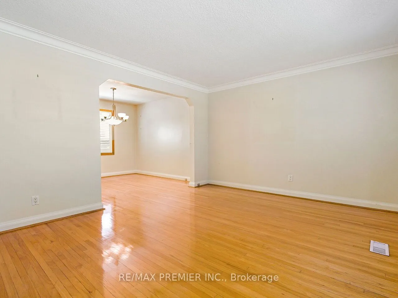 7 Mayall Avenue