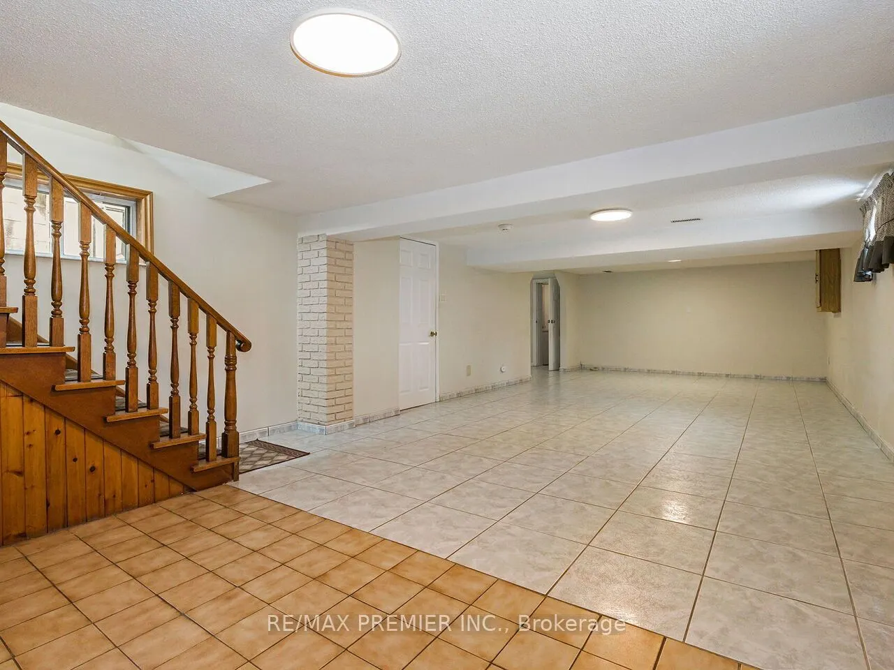 7 Mayall Avenue