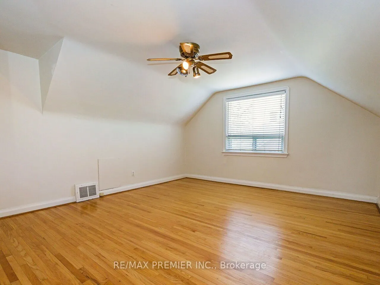 7 Mayall Avenue