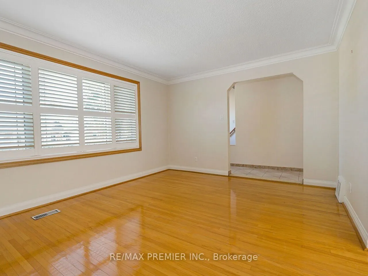 7 Mayall Avenue